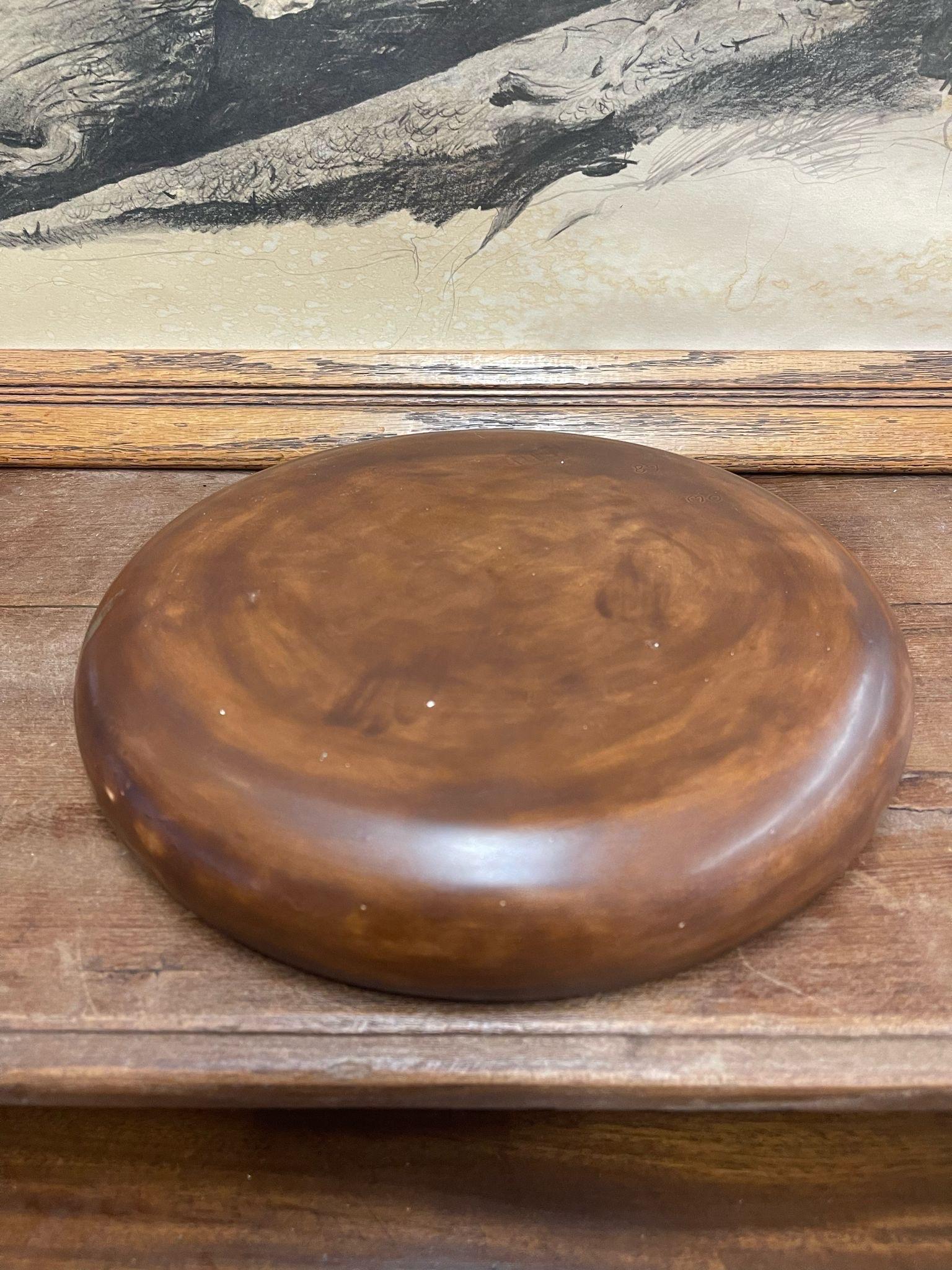 Vintage Mid Century Modern Large Ash Tray Dish With Beautiful Glazed Interior. For Sale 2