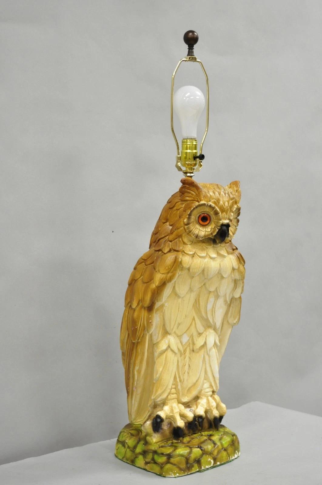 Vintage Mid Century Modern Large Chalkware Painted Owl Sculpture Table Lamp For Sale 5