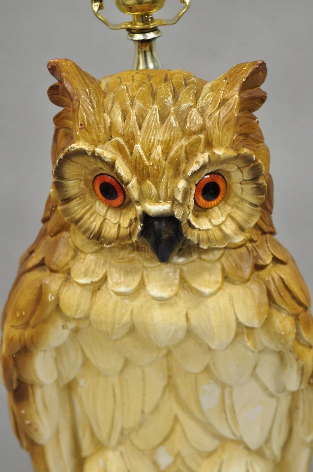 Vintage Mid Century Modern Large Chalkware Painted Owl Sculpture Table Lamp In Good Condition For Sale In Philadelphia, PA
