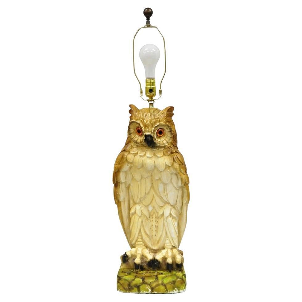Vintage Mid Century Modern Große Kreidefarbe bemalte Eule Skulptur Tischlampe
