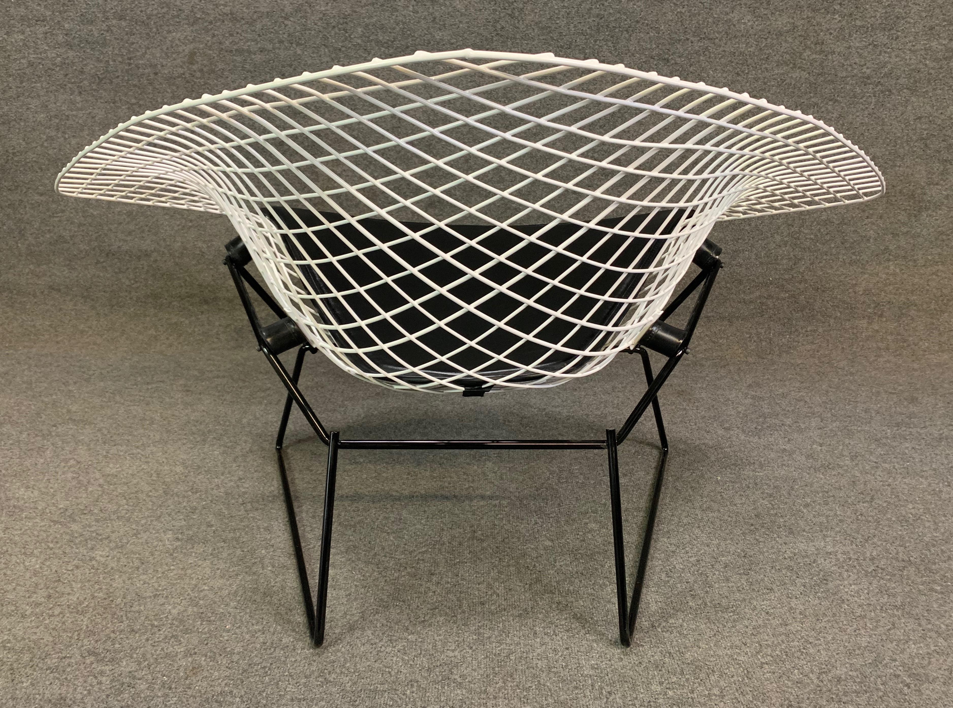 Vintage Mid-Century Modern Large Diamond Chair by Harry Bertoia for Knoll In Good Condition For Sale In San Marcos, CA