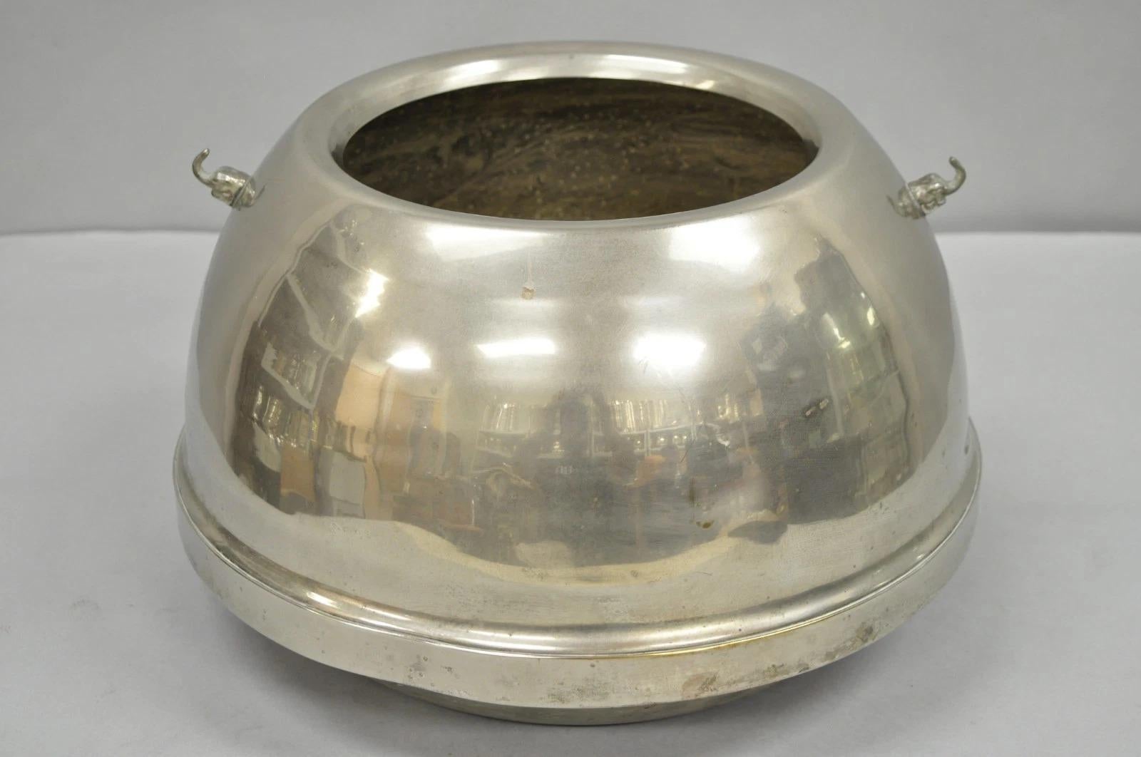 Vintage Mid Century Modern Grande secchiello per ghiaccio da champagne in metallo e acciaio con elefanti in vendita 5