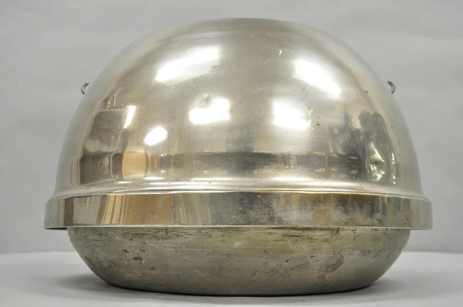 Sconosciuto Vintage Mid Century Modern Grande secchiello per ghiaccio da champagne in metallo e acciaio con elefanti in vendita