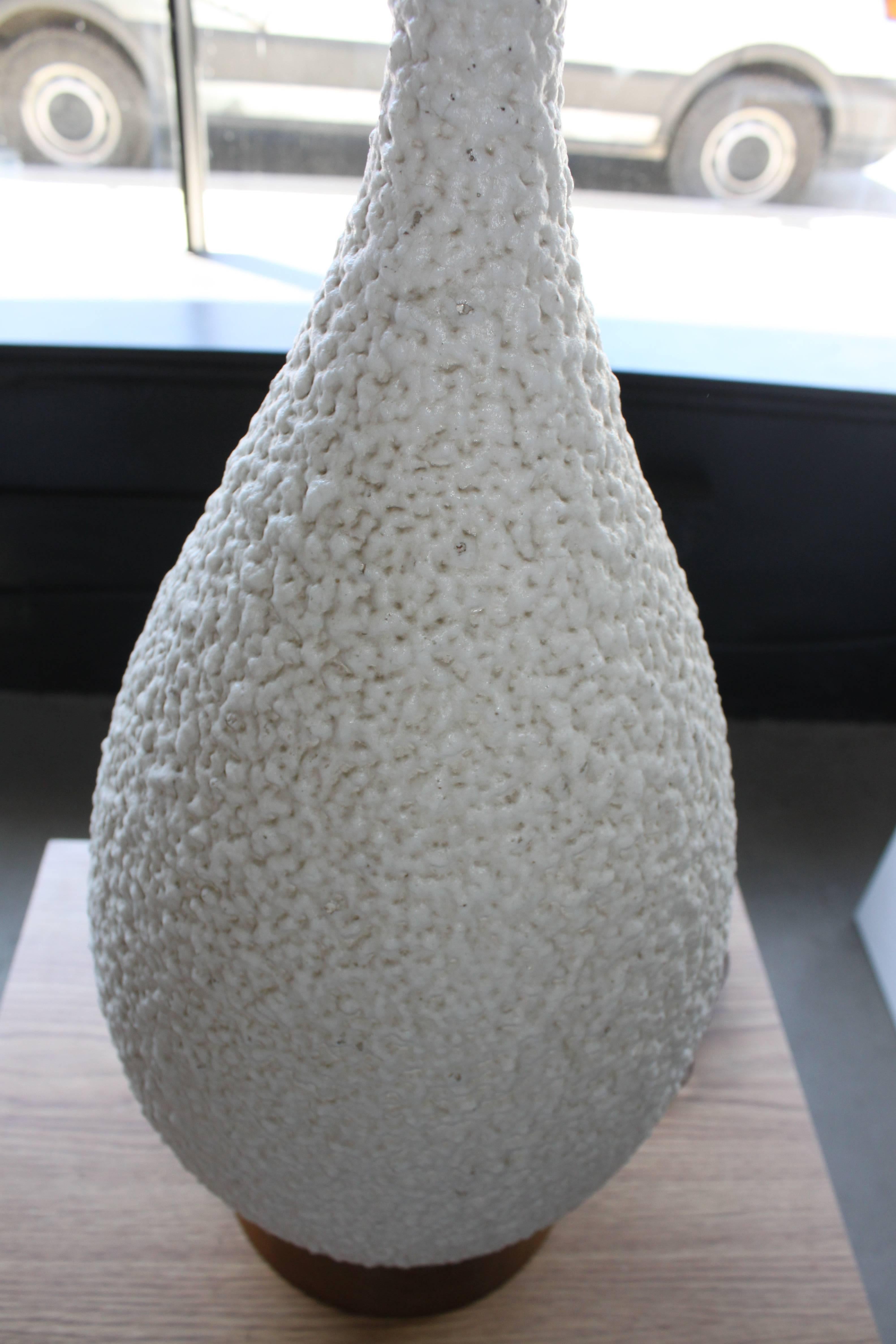 20th Century Vintage Mid-Century Modern Large White Ceramic Lava Table Lamp