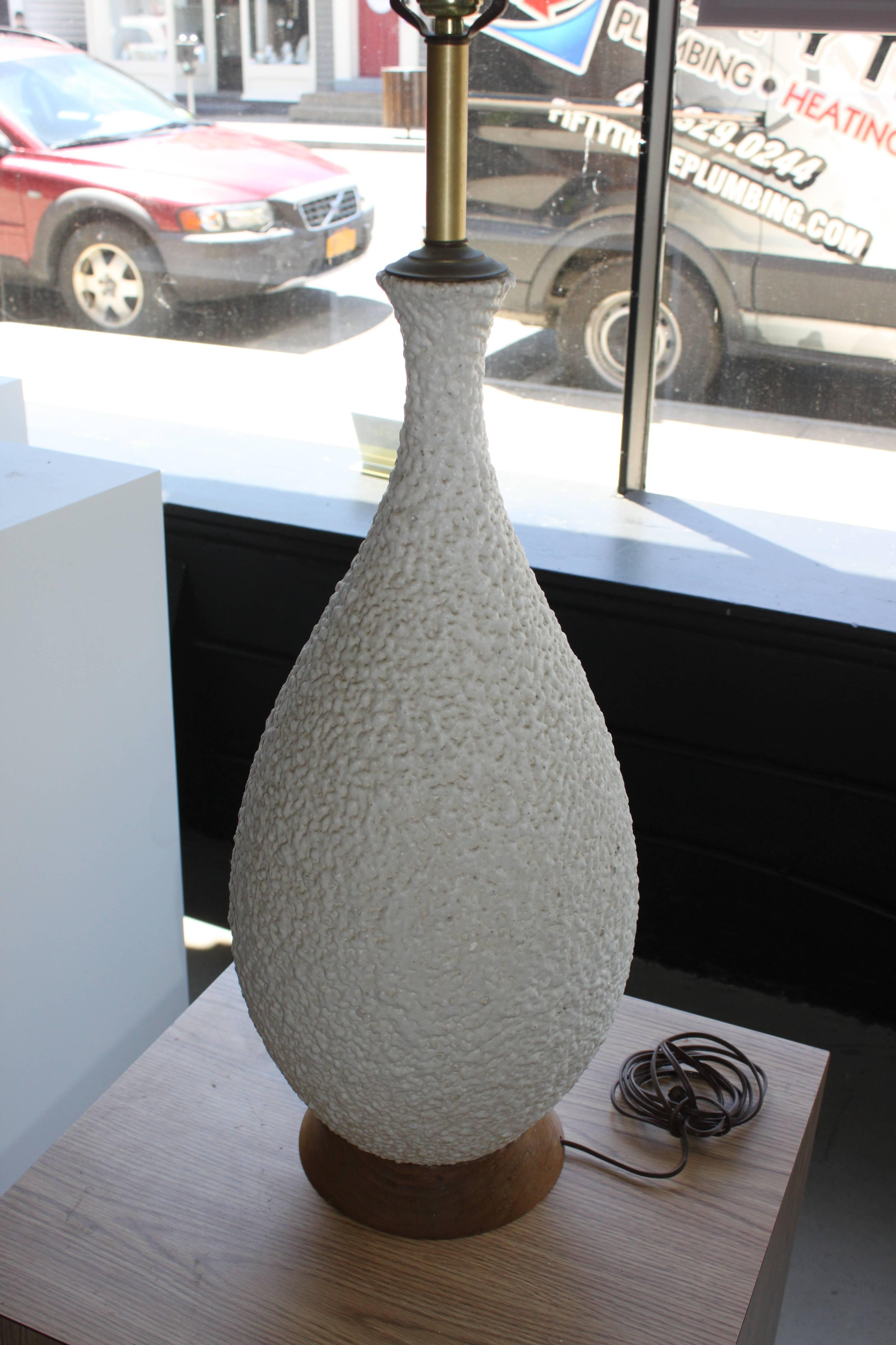 Vintage Mid-Century Modern Large White Ceramic Lava Table Lamp 1