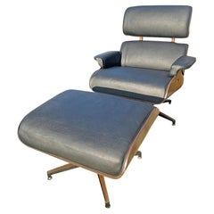 Vintage Mid Century Modern Leather Lounge Chair and Ottoman Attributed to Selig