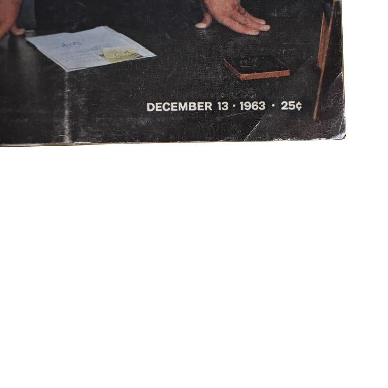 Américain Vintage Mid-Century Modern Life Magazine President Johnson:: December 1964 en vente