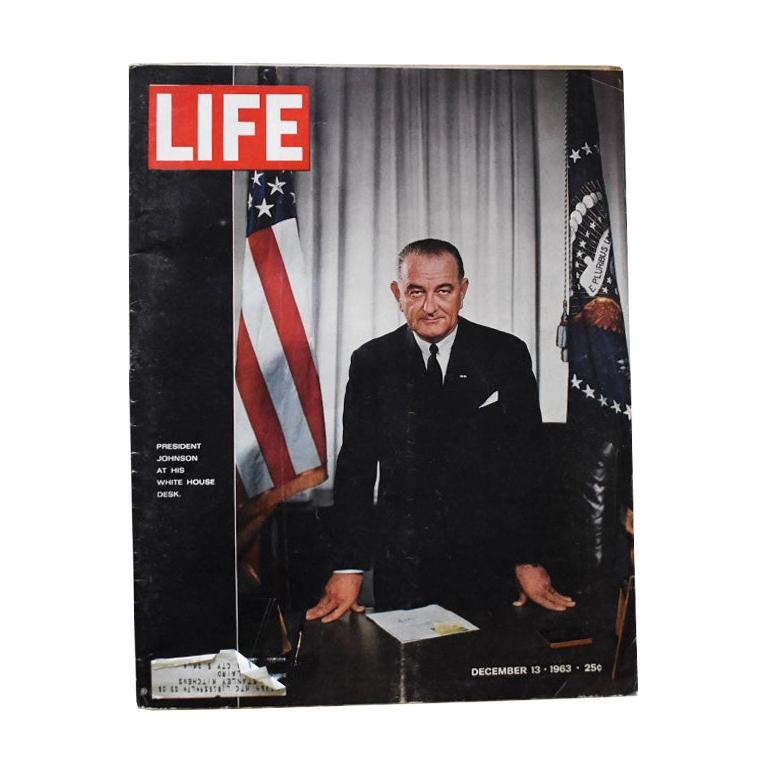 Vintage Mid-Century Modern Life Magazine President Johnson:: December 1964 en vente