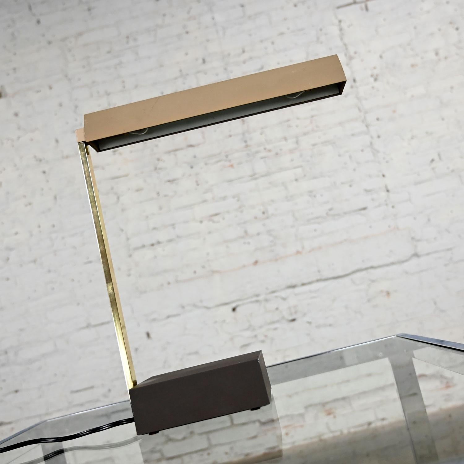 Lámpara de pared de sobremesa de alta intensidad Lightolier Baton, vintage y moderna de mediados de siglo en Bueno estado para la venta en Topeka, KS