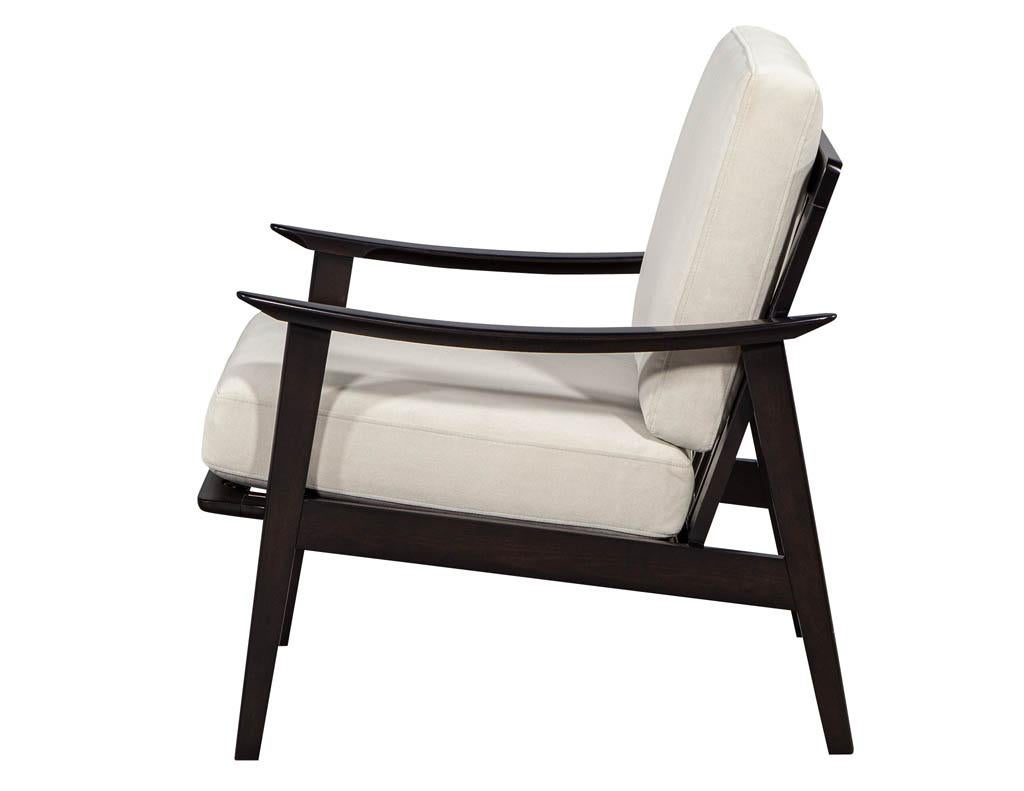 American Vintage Mid-Century Modern Lounge Chair For Sale