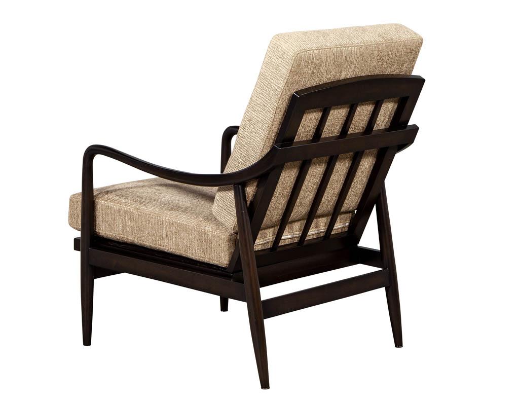 American Vintage Mid-Century Modern Lounge Chair For Sale