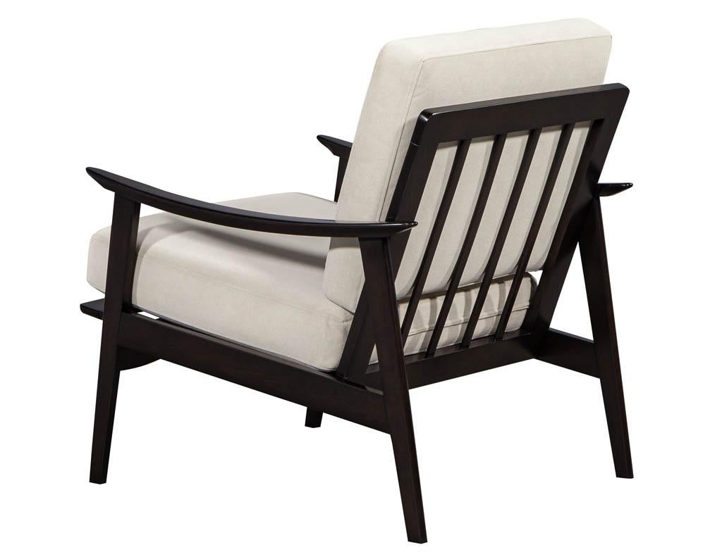Vintage Mid-Century Modern Lounge Chair In Good Condition For Sale In North York, ON