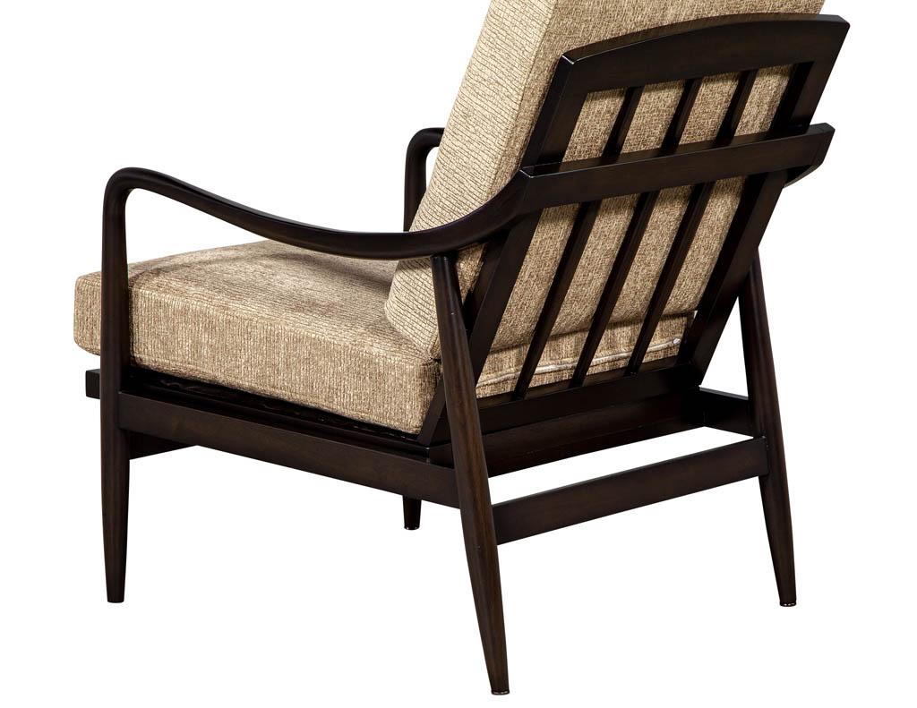 Vintage Mid-Century Modern Lounge Chair In Good Condition For Sale In North York, ON