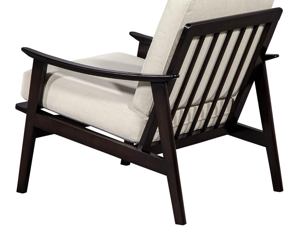 Velvet Vintage Mid-Century Modern Lounge Chair