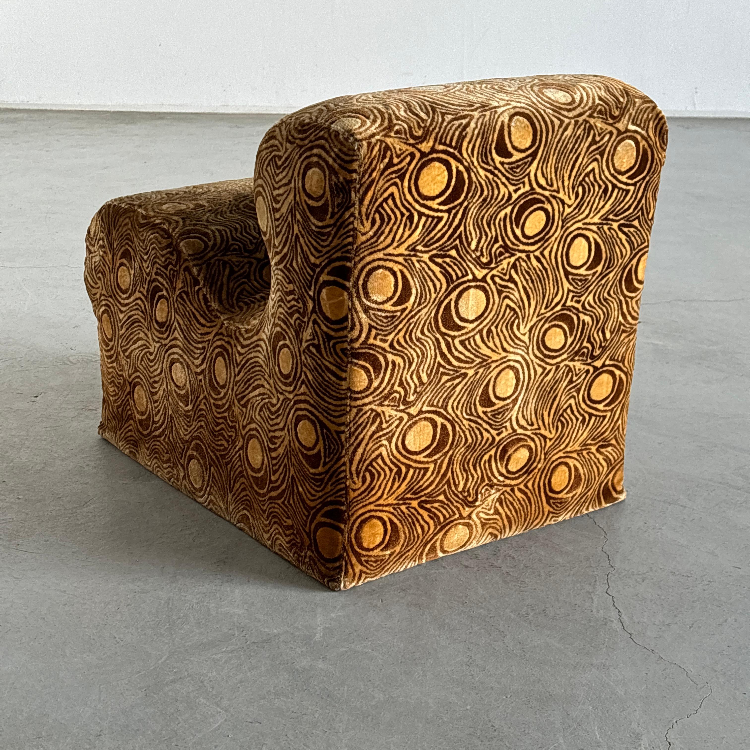 Italian Vintage Mid-Century Modern Lounge Chair in Abstract Patterned Upholstery, Italy For Sale