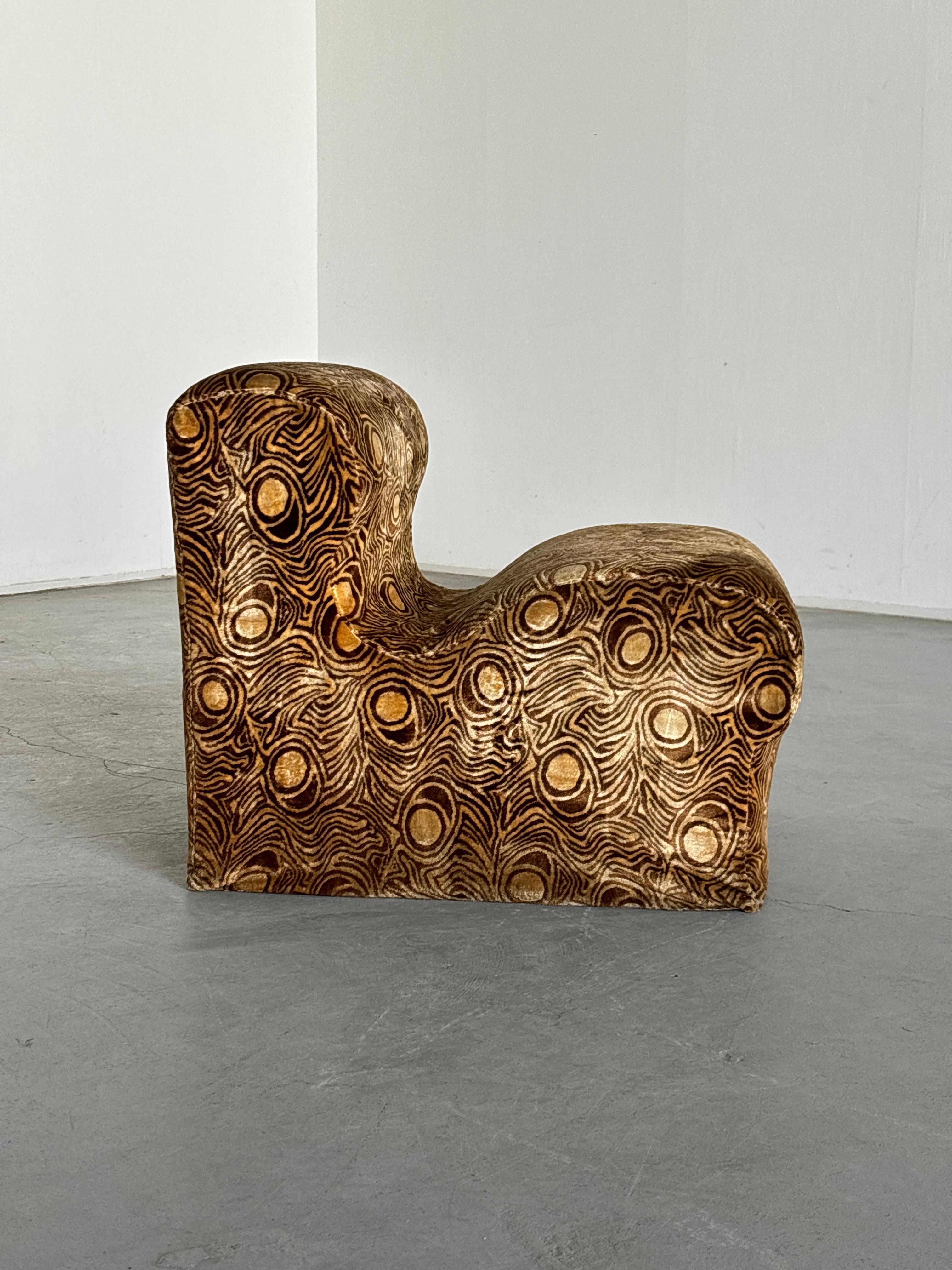 Vintage Mid-Century Modern Lounge Chair in Abstract Patterned Upholstery, Italy For Sale 1