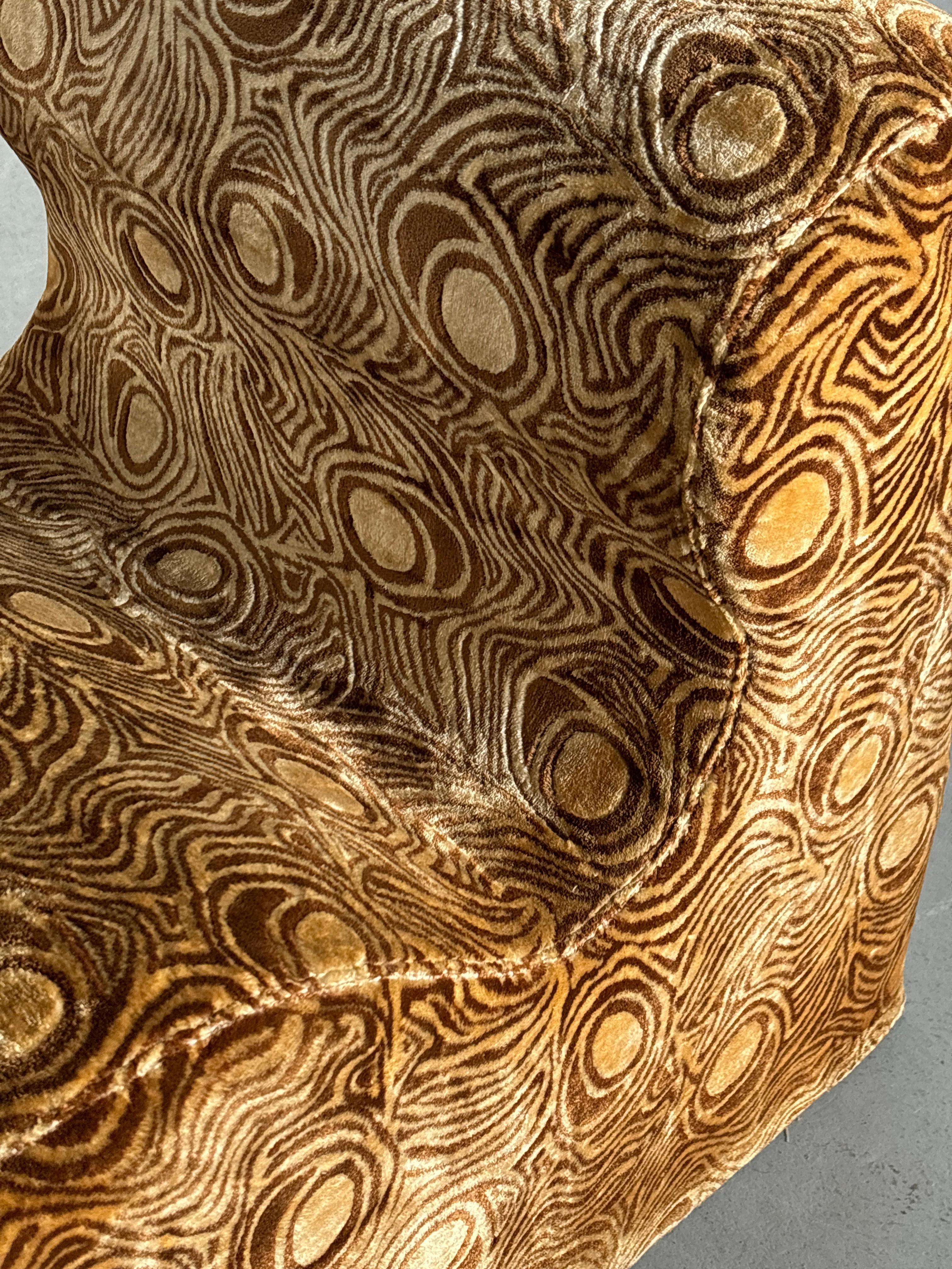 Vintage Mid-Century Modern Lounge Chair in Abstract Patterned Upholstery, Italy For Sale 4