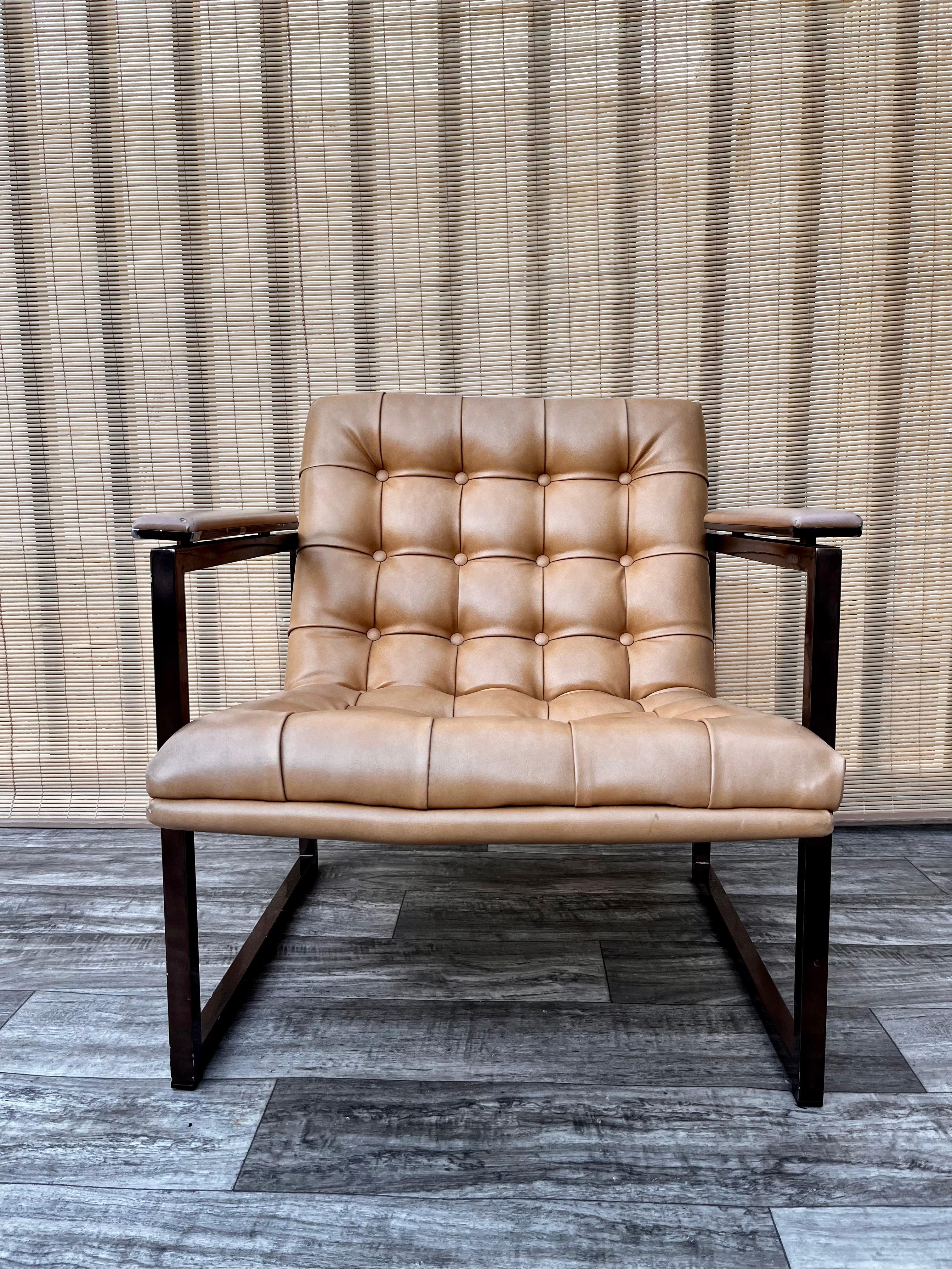 Vintage Mid-Century Modern Lounge Chair in the Milo Baughman's Style For Sale 12