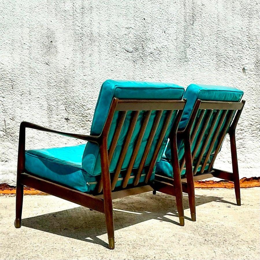 Suédois Paire de fauteuils de salon vintage modernes du milieu du siècle dernier d'après Dux en vente