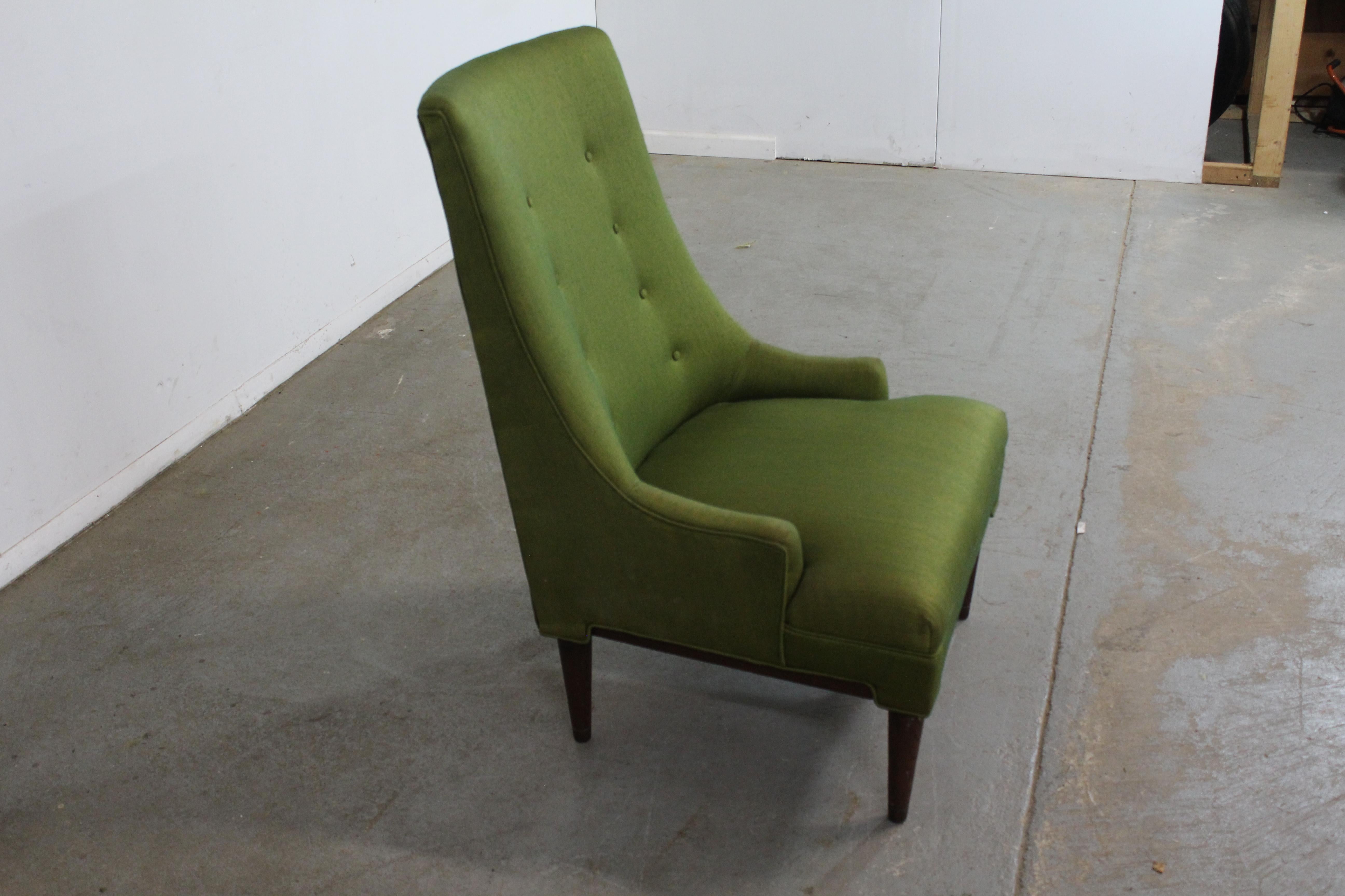 Vintage Mid-Century Modern Low Profile Arm/Accent Chair In Fair Condition In Wilmington, DE