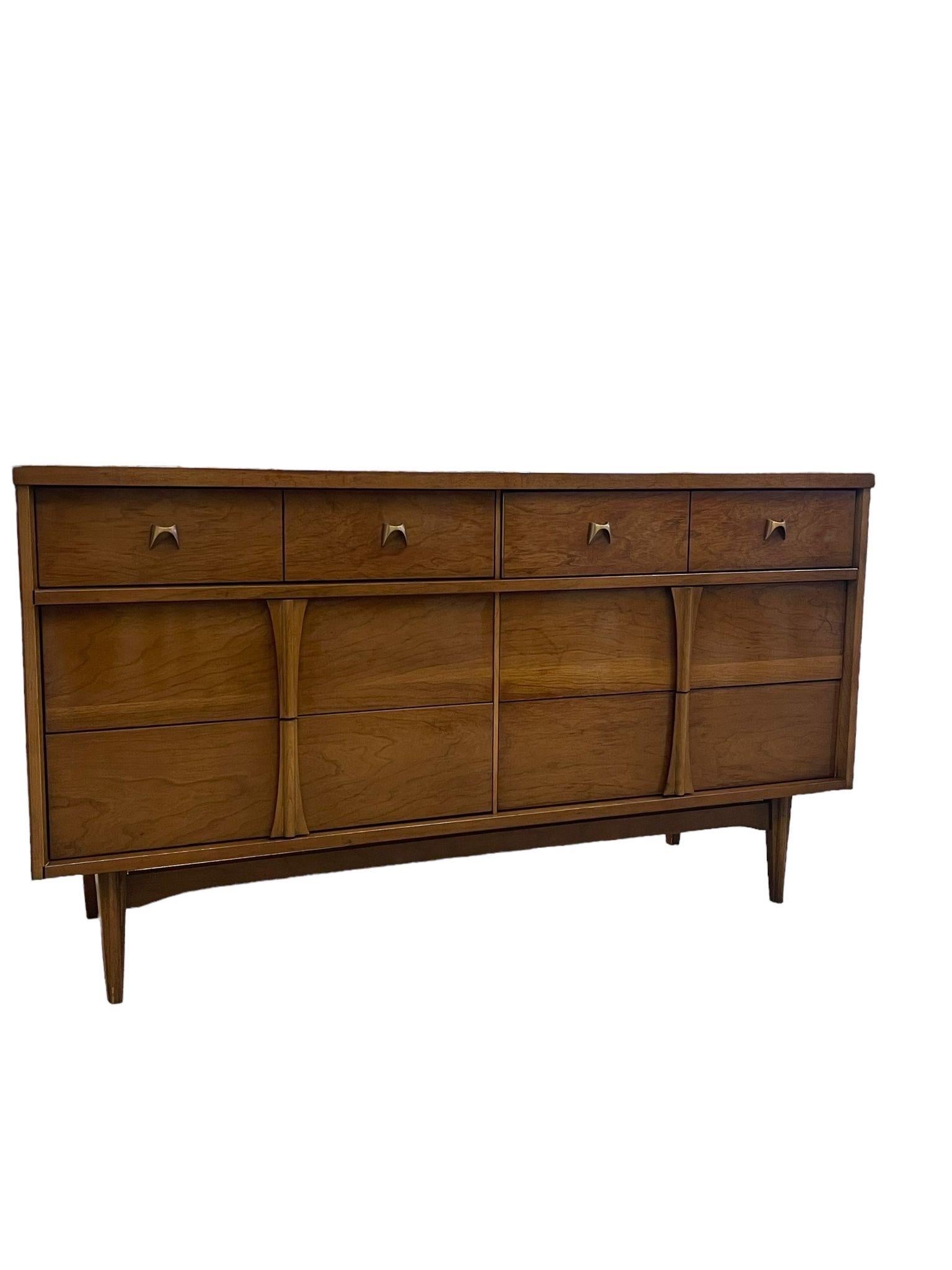 Mid-Century Modern Vintage Mid Century Modern Lowboy Dresser by Bassett. For Sale