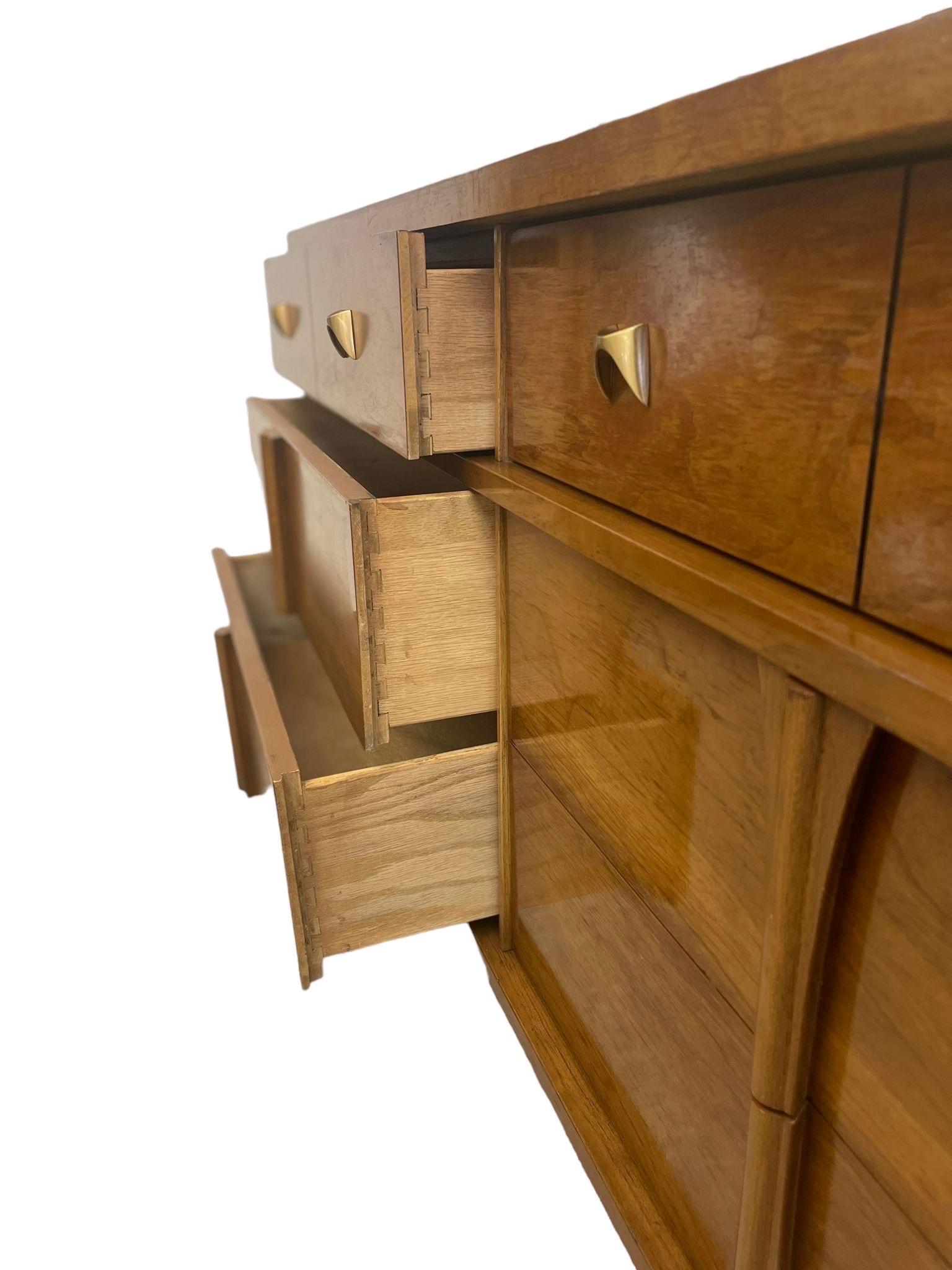 Mid-20th Century Vintage Mid Century Modern Lowboy Dresser by Bassett. For Sale