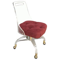 Chaise pantoufle vintage moderne du milieu du siècle en lucite et laiton