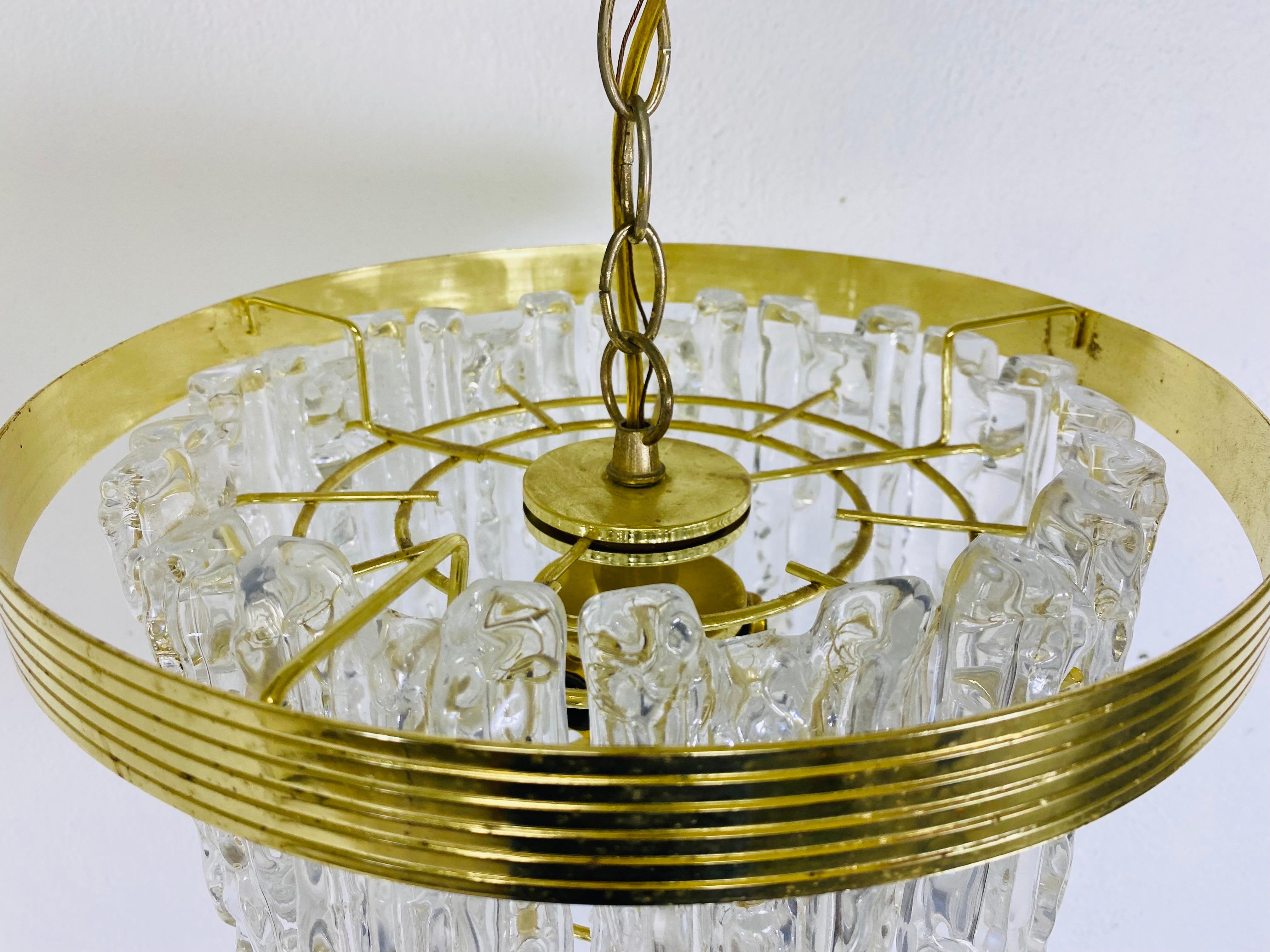 Amsterdam School Vintage Mid-Century Modern Lucite and Brass Waterfall Style Chandelier For Sale