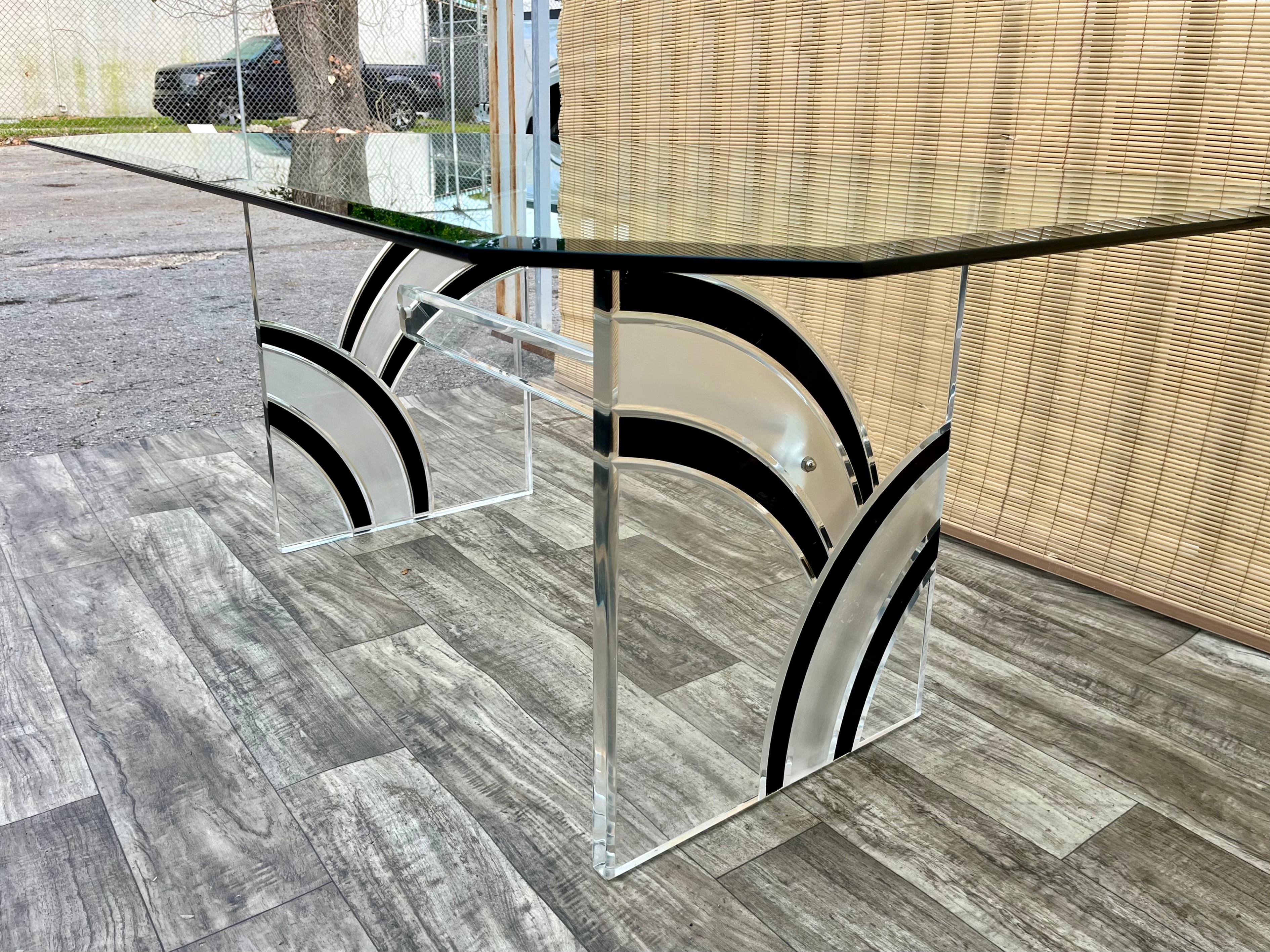 Vintage Mid Century Modern Lucite base Dining Table. Circa 1970s.  For Sale 9