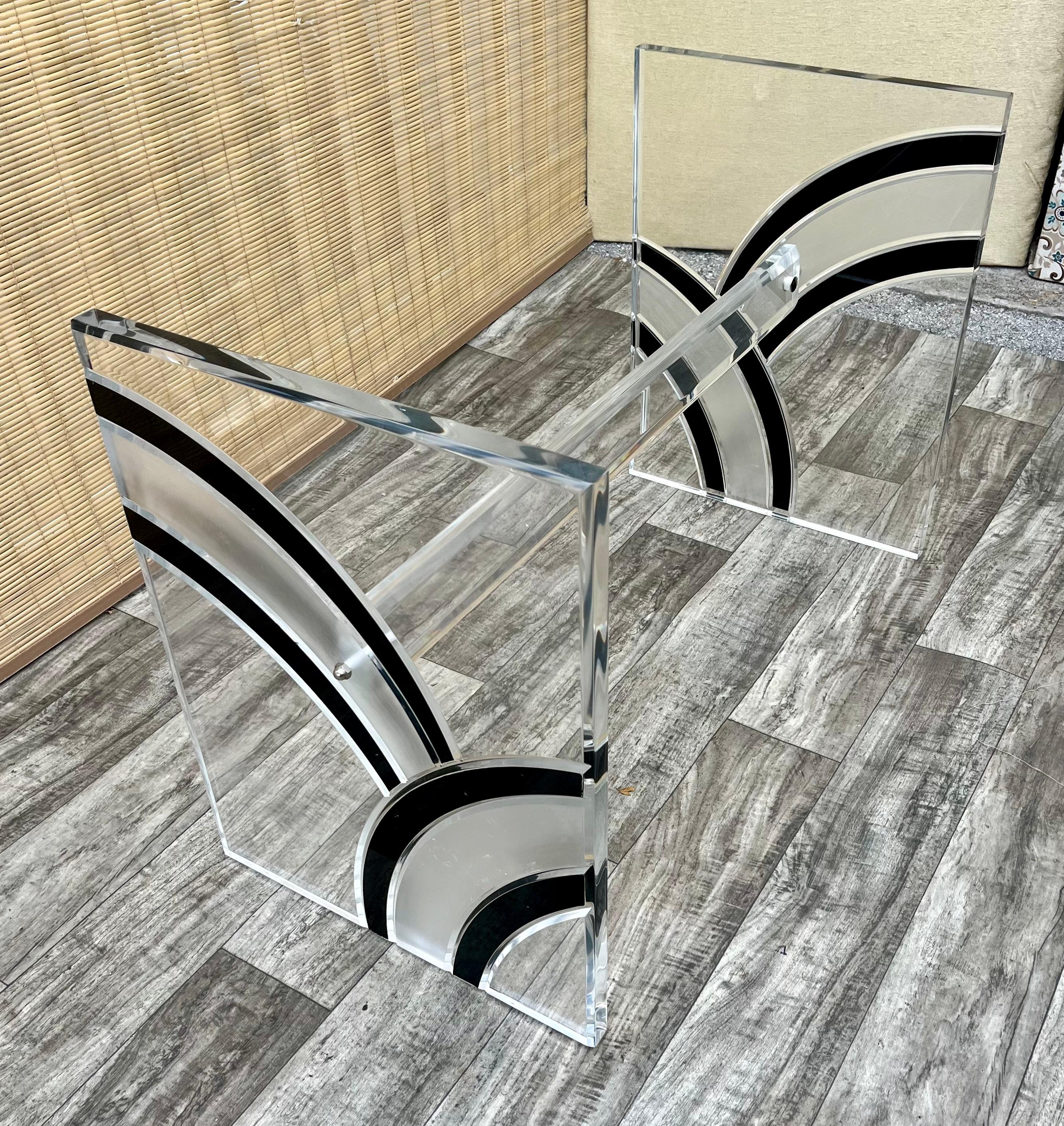 Mid-Century Modern Vintage Mid Century Modern Lucite base Dining Table. Circa 1970s.  For Sale