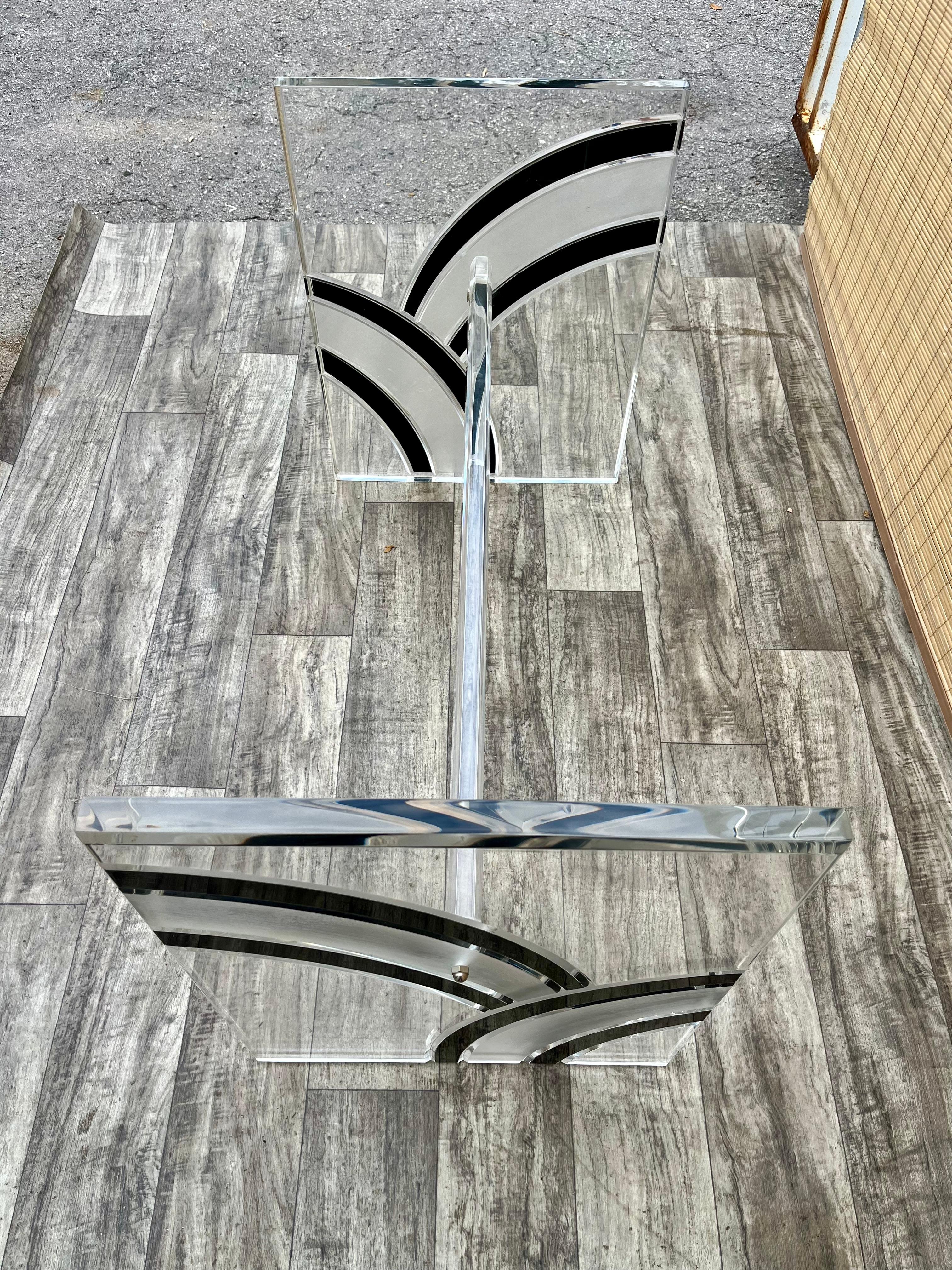 Vintage Mid Century Modern Lucite base Dining Table. Circa 1970s.  In Good Condition For Sale In Miami, FL