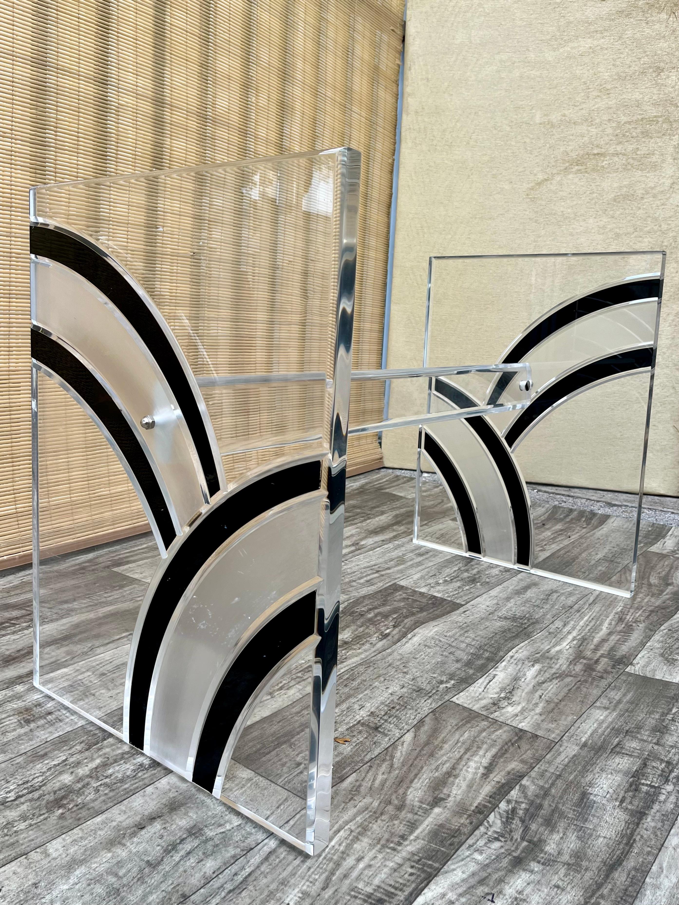 Verre Table de salle à manger Vintage Mid Century Modern Lucite base. Vers 1970. en vente