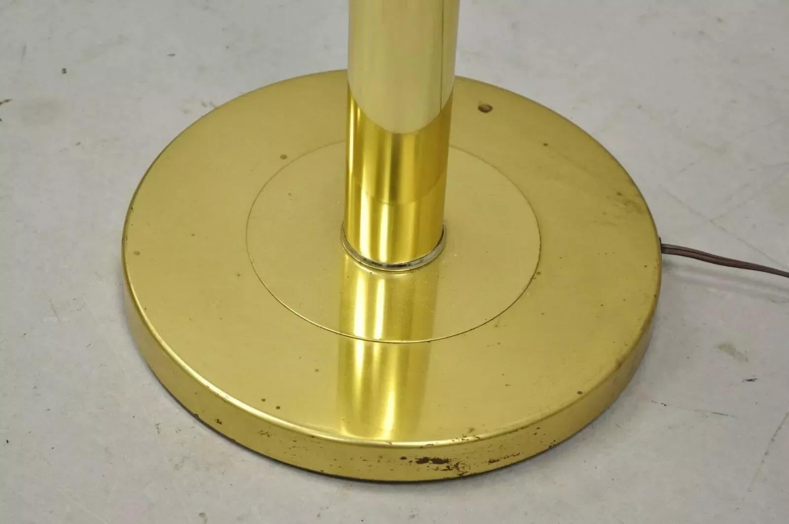 Vintage Mid Century Modern Lucite Brass Glass Pole Floor Lamp Side Table (B) in vendita 3