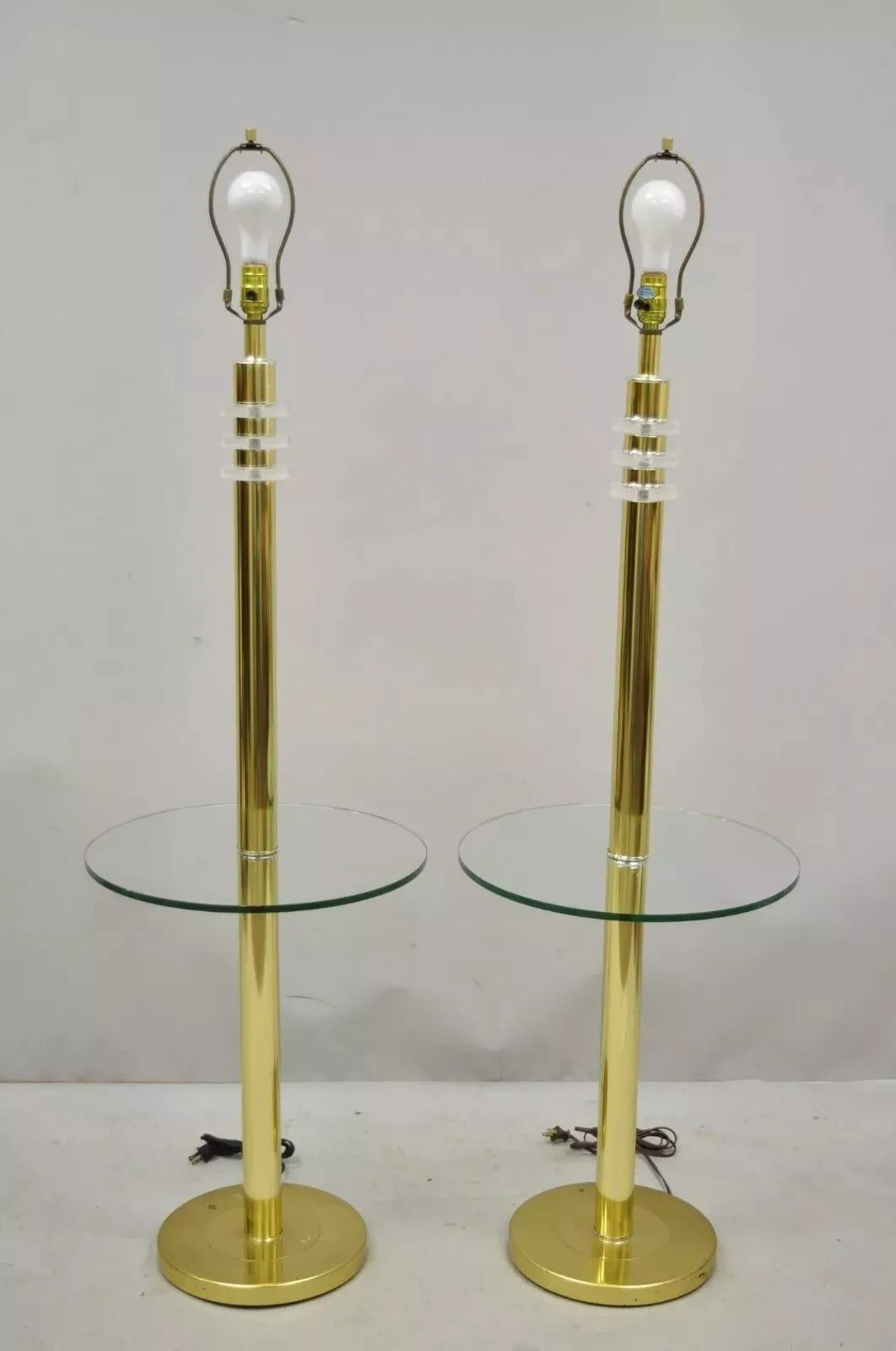 Vintage Mid Century Modern Lucite Brass Glass Pole Floor Lamp Side Table (B) in vendita 4
