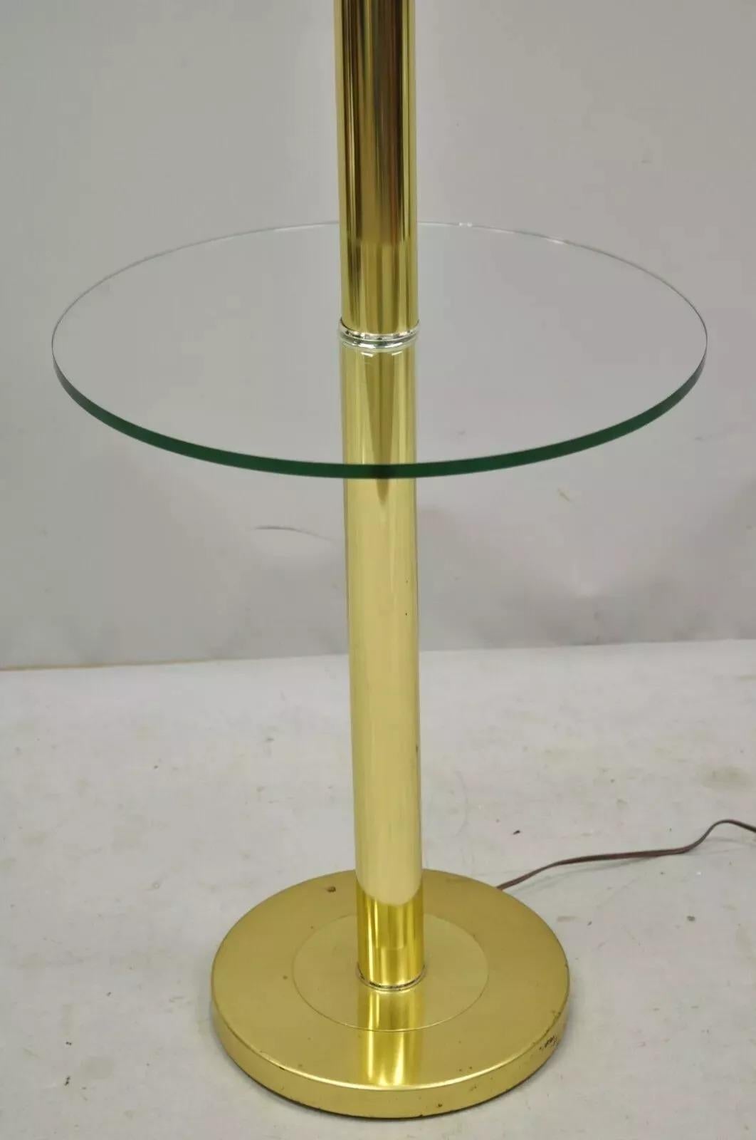 Ottone Vintage Mid Century Modern Lucite Brass Glass Pole Floor Lamp Side Table (B) in vendita