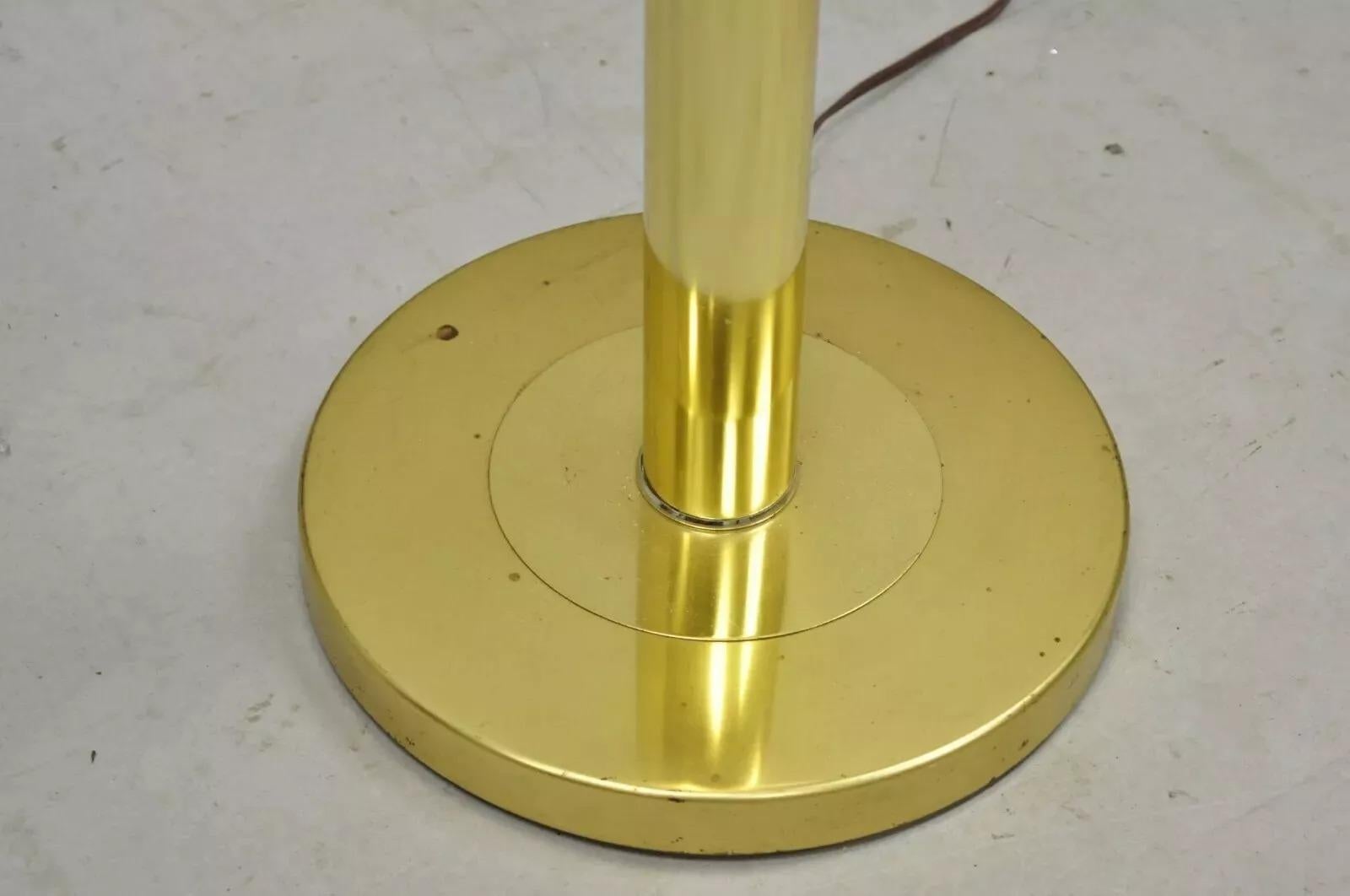 Vintage Mid Century Modern Lucite Brass Glass Pole Floor Lamp Side Table (B) in vendita 2