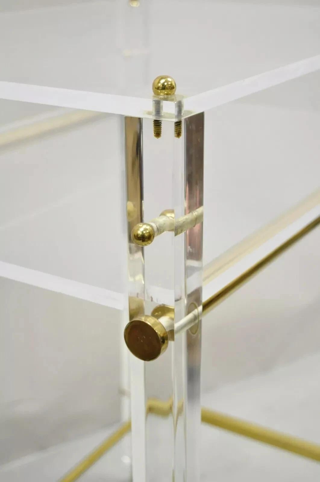 20ième siècle Vintage Mid Century Modern Lucite & Brass Rolling Bar Cart Tall Side Table en vente