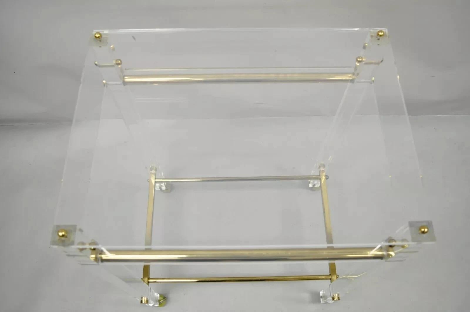 Vintage Mid Century Modern Lucite & Brass Rolling Bar Cart Tall Side Table en vente 1