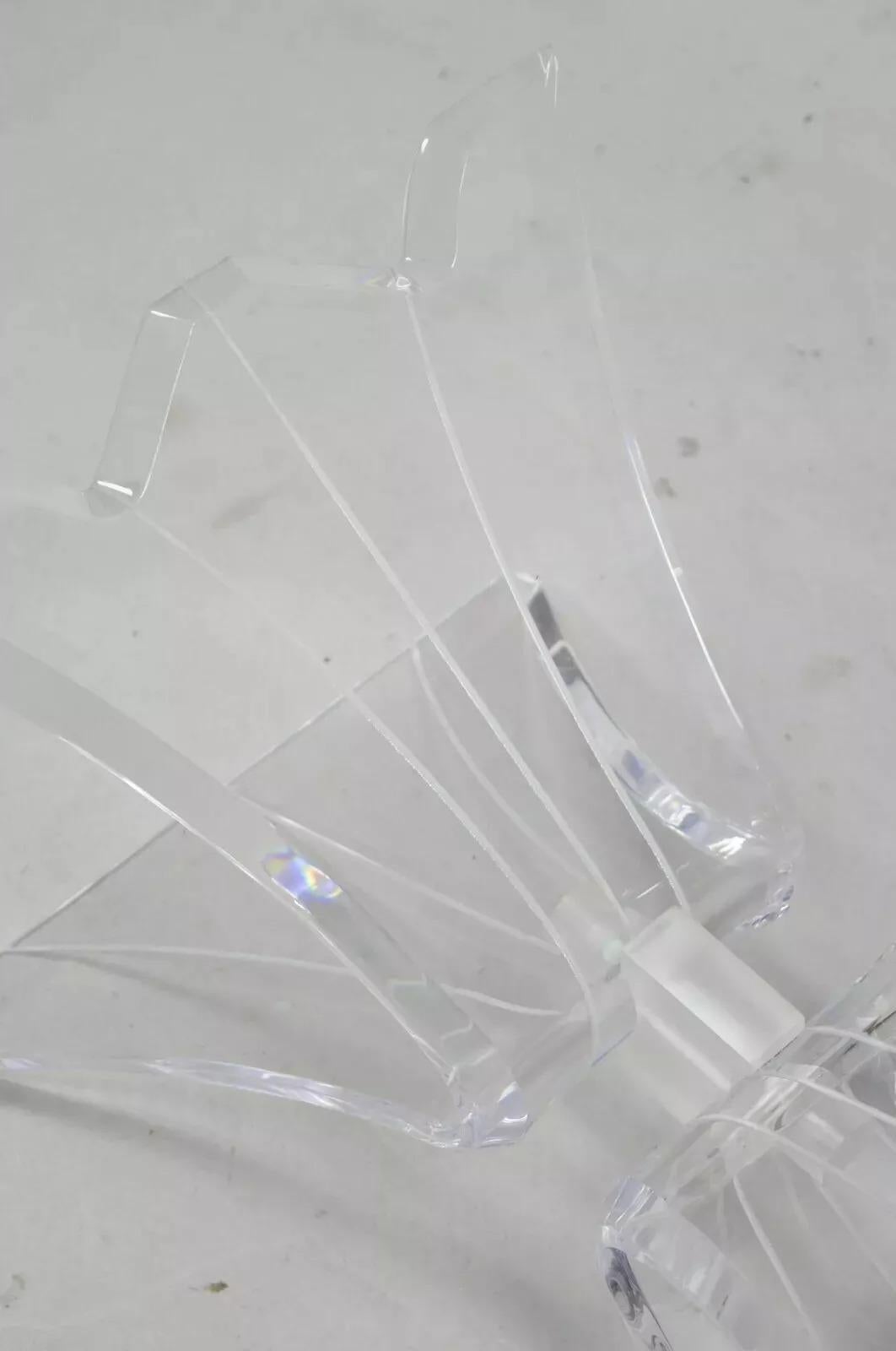 Table basse à pied en Lucite Lucite Butterfly Lion in Frost Vintage Mid Century Modern en vente 4