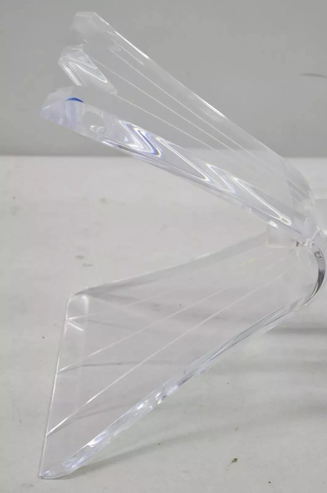 20ième siècle Table basse à pied en Lucite Lucite Butterfly Lion in Frost Vintage Mid Century Modern en vente