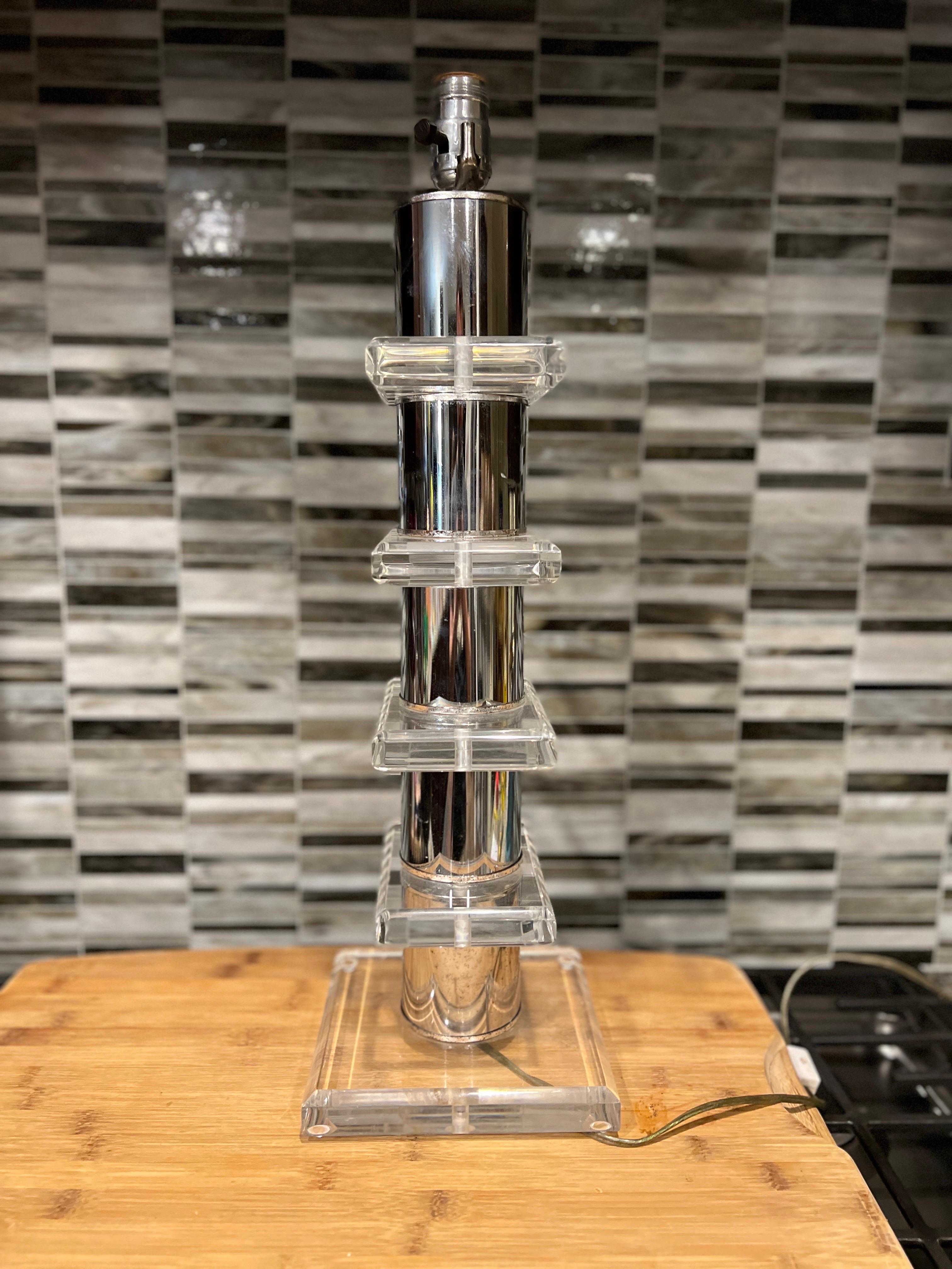 Vintage Mid Century Modern Lucite & Chrome Tiered Table Lamp For Sale 1