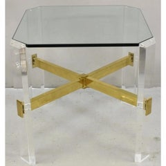 Tavolino d'appoggio vintage in stile Mid-Century Modern, con struttura in ottone, piano in lucite e vetro