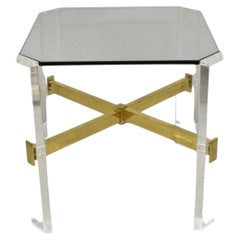 Tavolino d'appoggio vintage in stile Mid-Century Modern, con struttura in ottone, piano in lucite e vetro