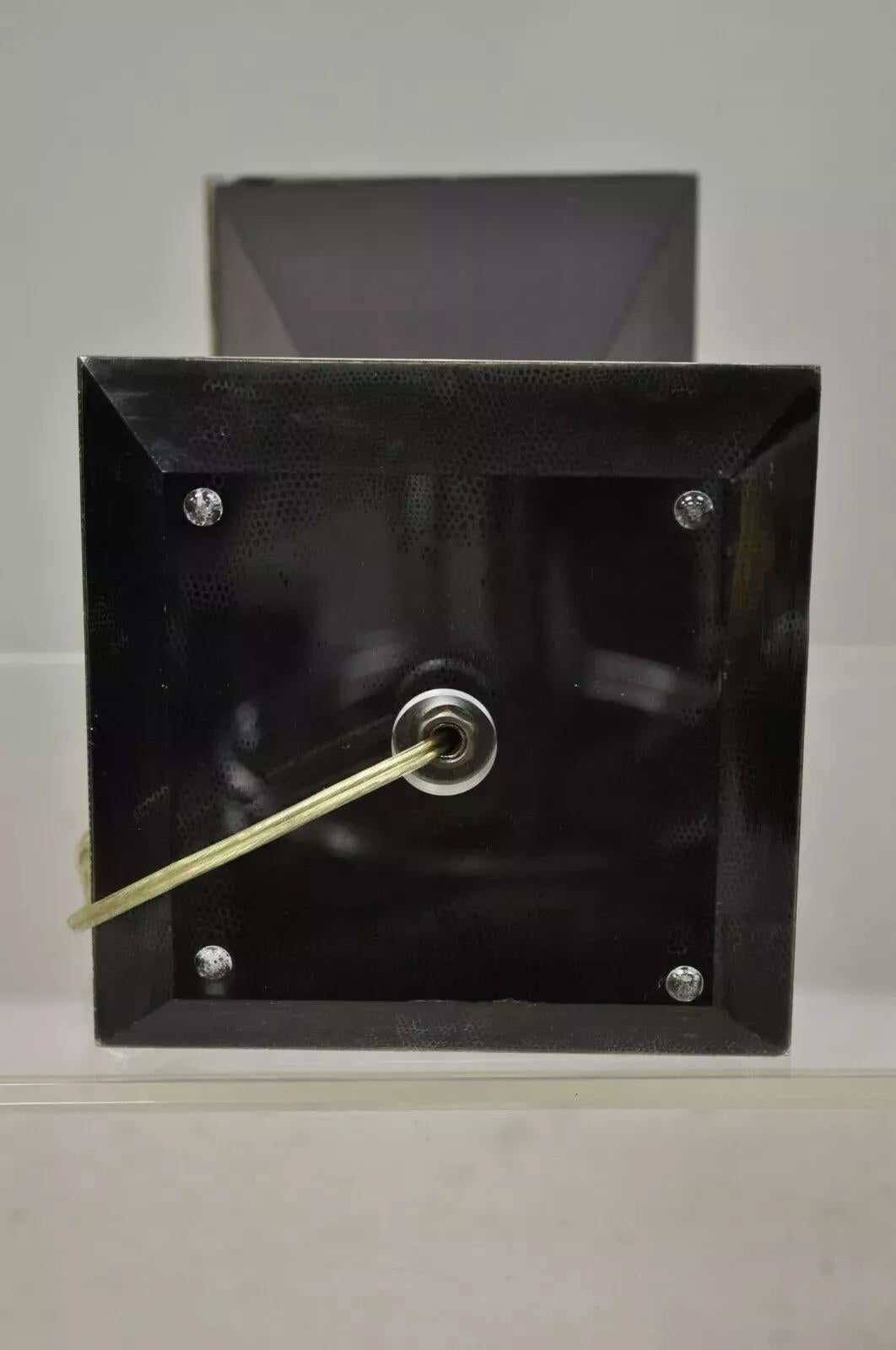 Lámpara de Sobremesa Vintage Mid Century Modern Lucite Reloj de Arena Negro Piel de Tiburón de imitación siglo XX en venta
