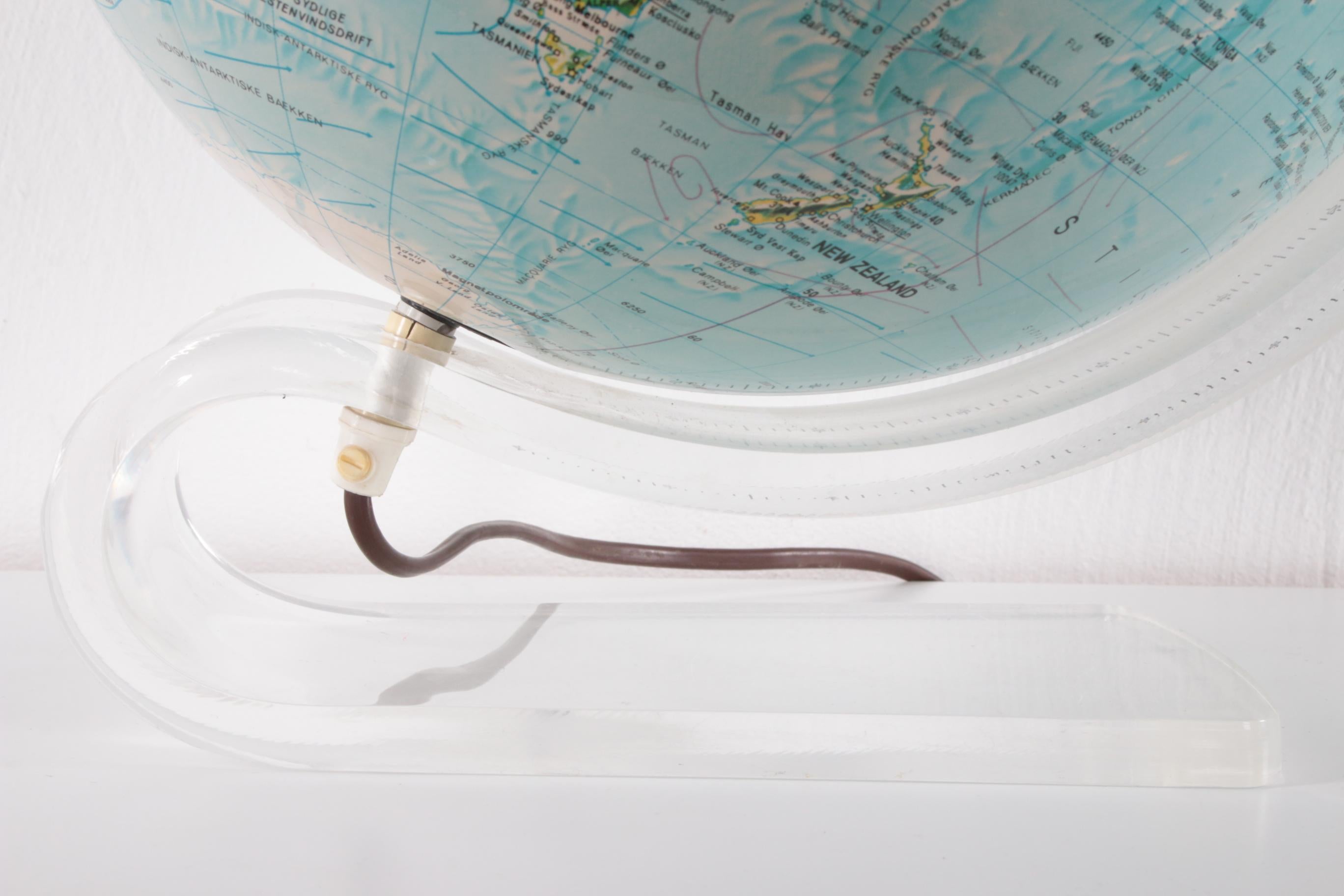 Danish Vintage Mid-Century Modern Lucite Light Up Globe by Hammond Scan-Globe, 1970