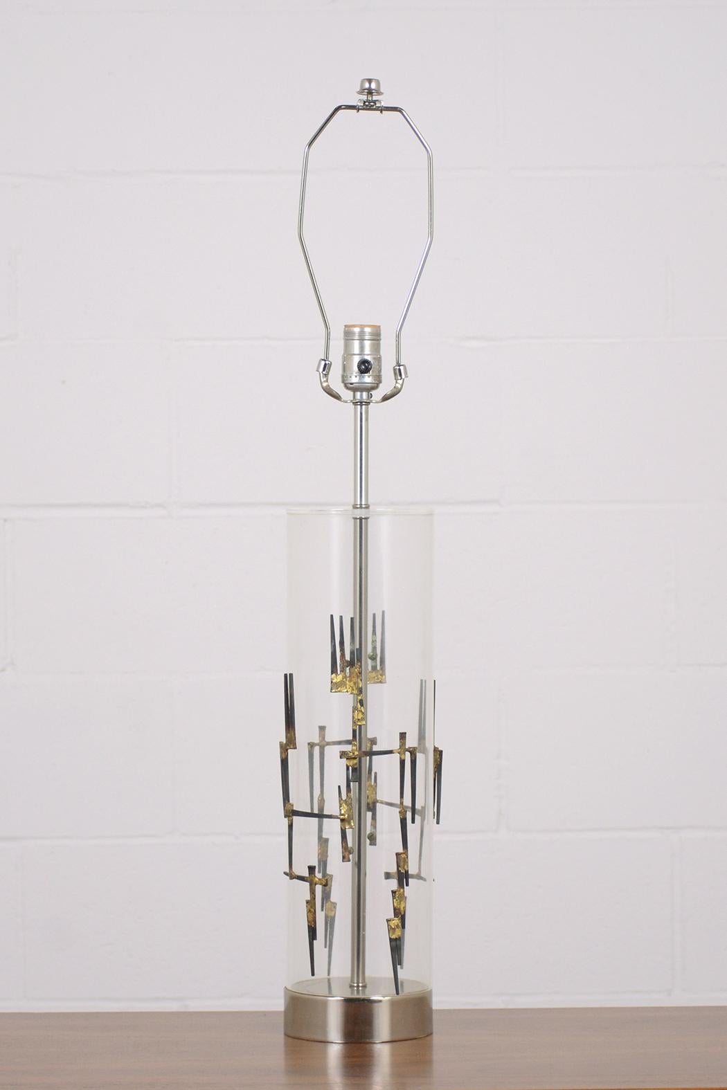 Gilt Vintage 1960 Mid-Century Modern Lucite Table Lamp For Sale
