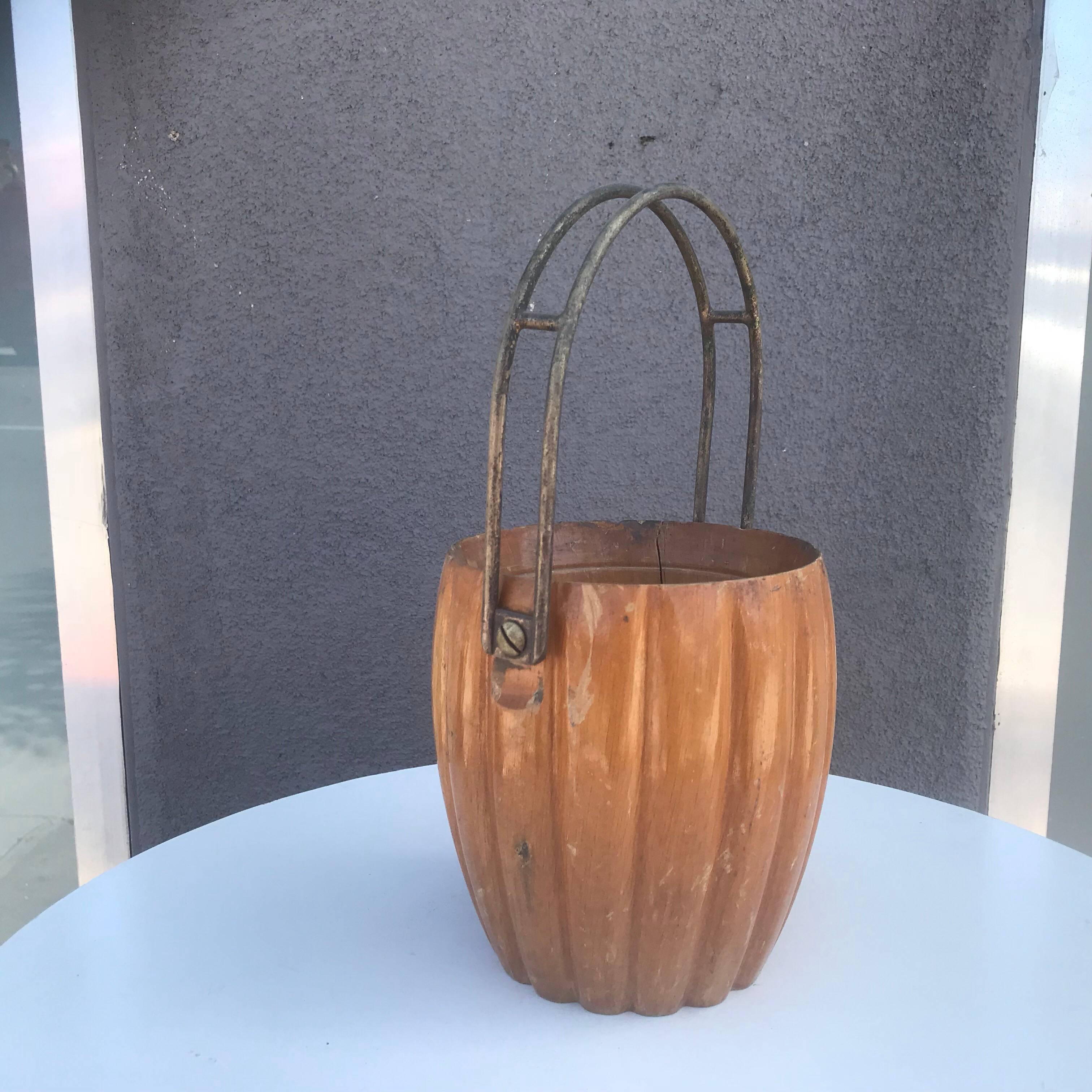 For your consideration a vintage Mid-Century Modern Macabo Cusano wood basket, 
circa 1950s.
by Aldo Tura Macabo Cusano.
Original vintage condition, refer to images.
  