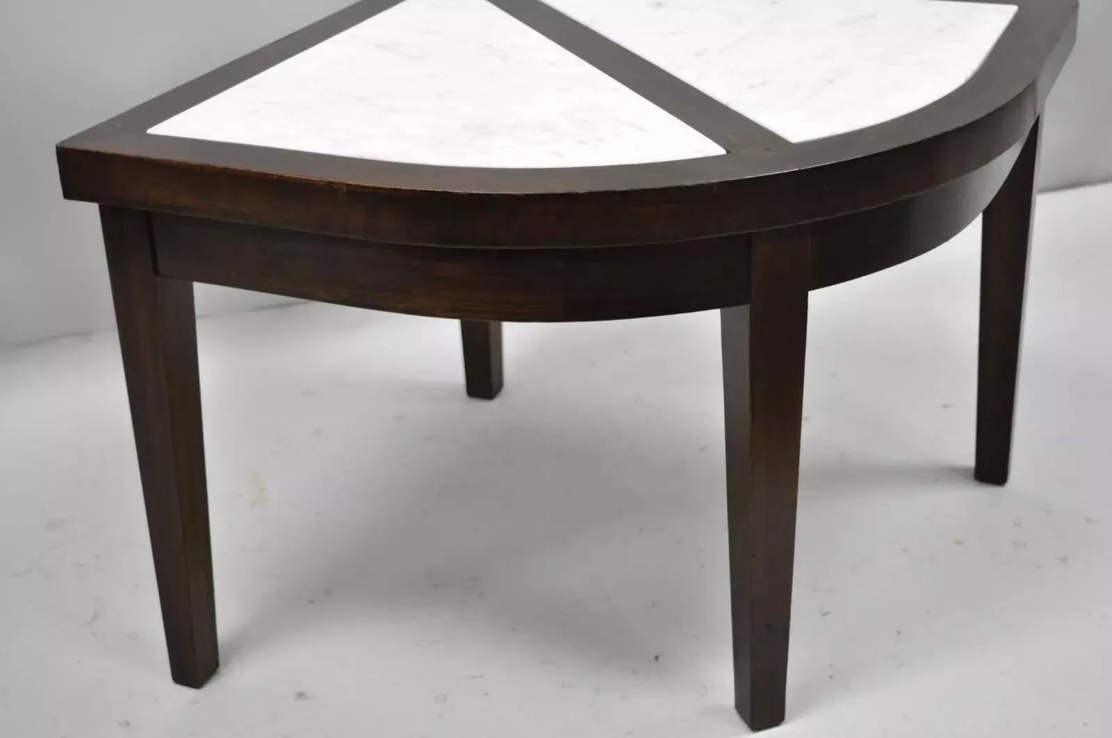 20ième siècle Table d'appoint d'angle vintage mi-siècle moderne en acajou et plateau en marbre en vente