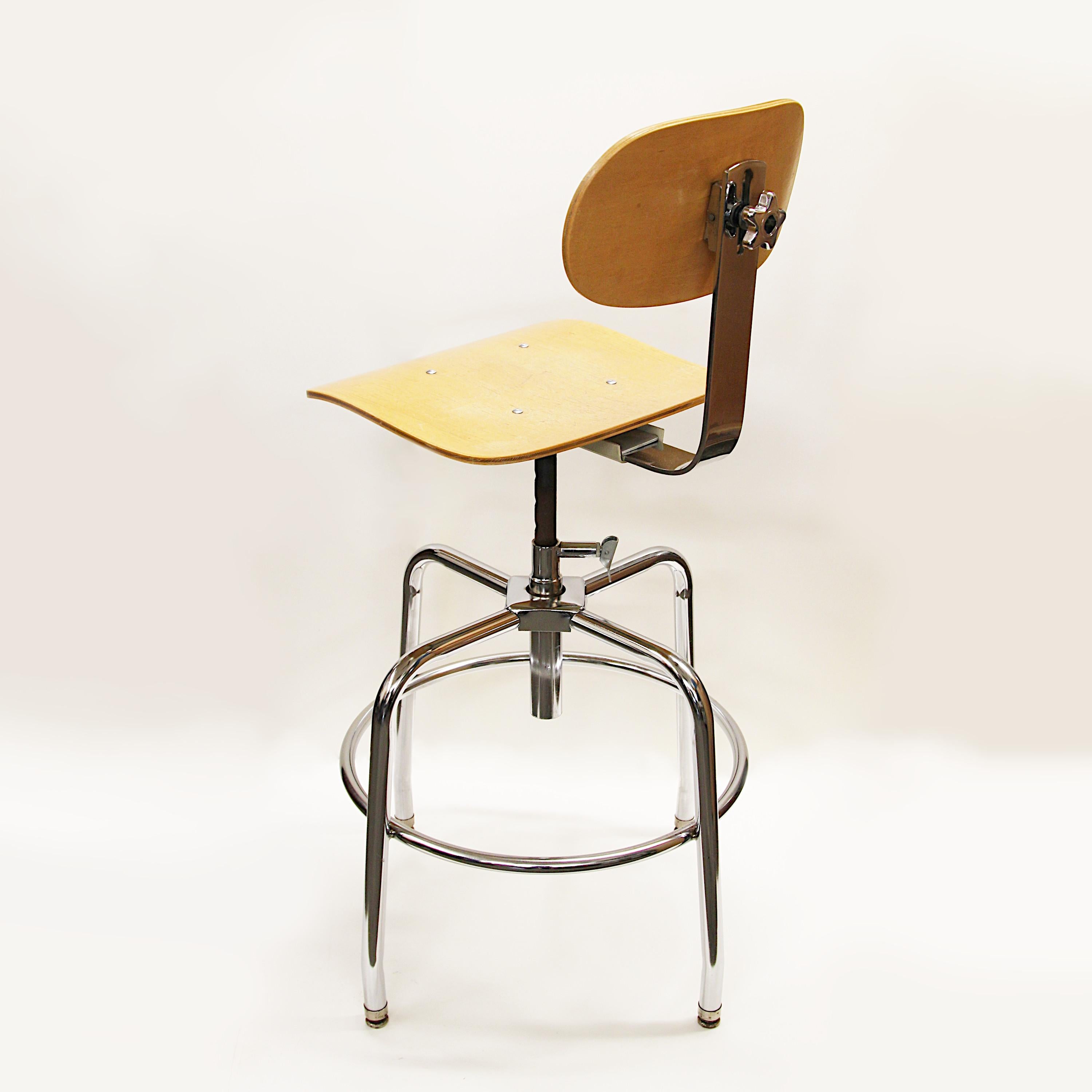 American Vintage Mid-Century Modern Maple & Chrome Industrial Bar Drafting Stools For Sale