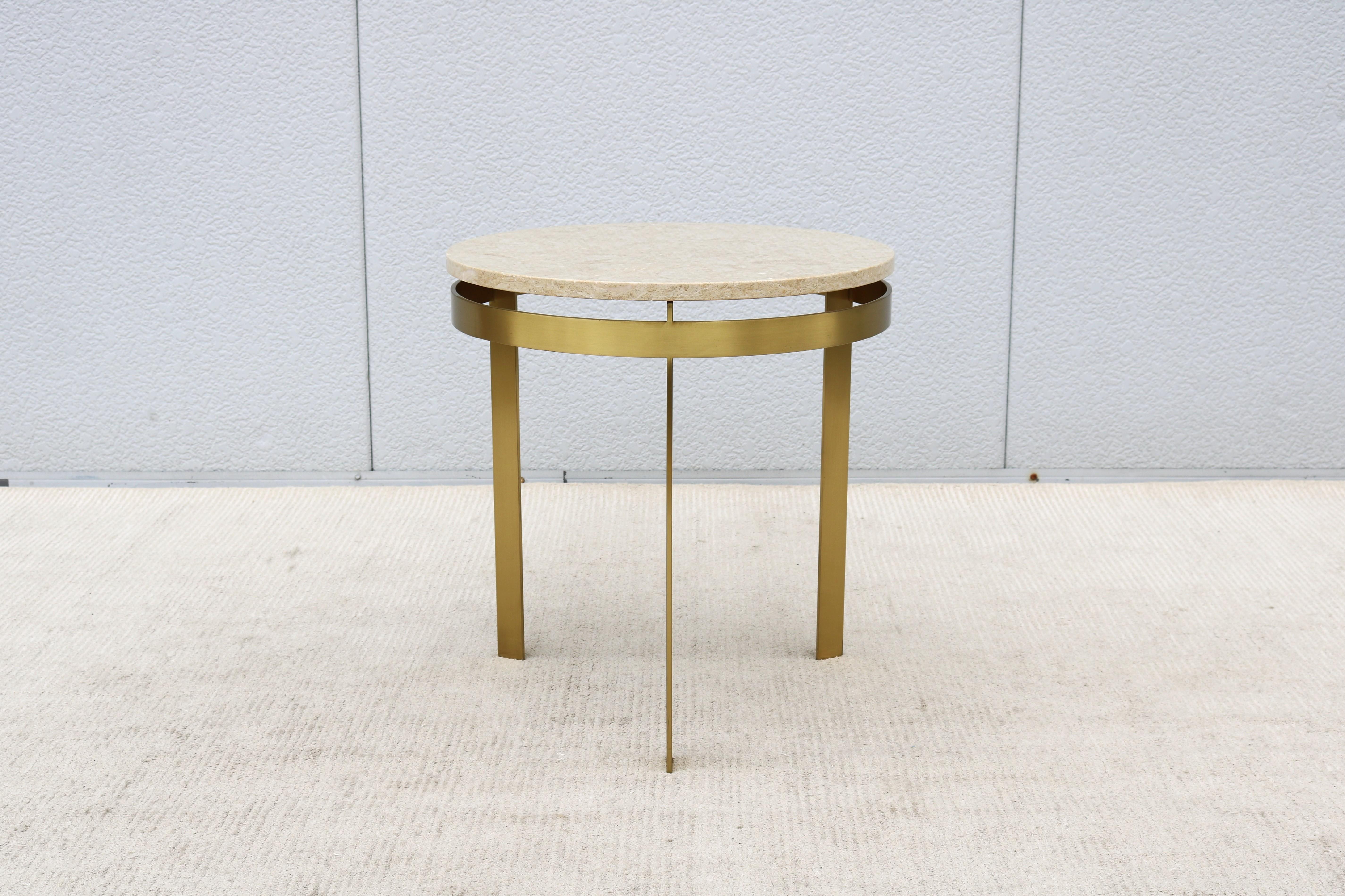 Mesa auxiliar trípode vintage de mediados de siglo, de mármol y metal acabado en latón Moderno de mediados de siglo en venta